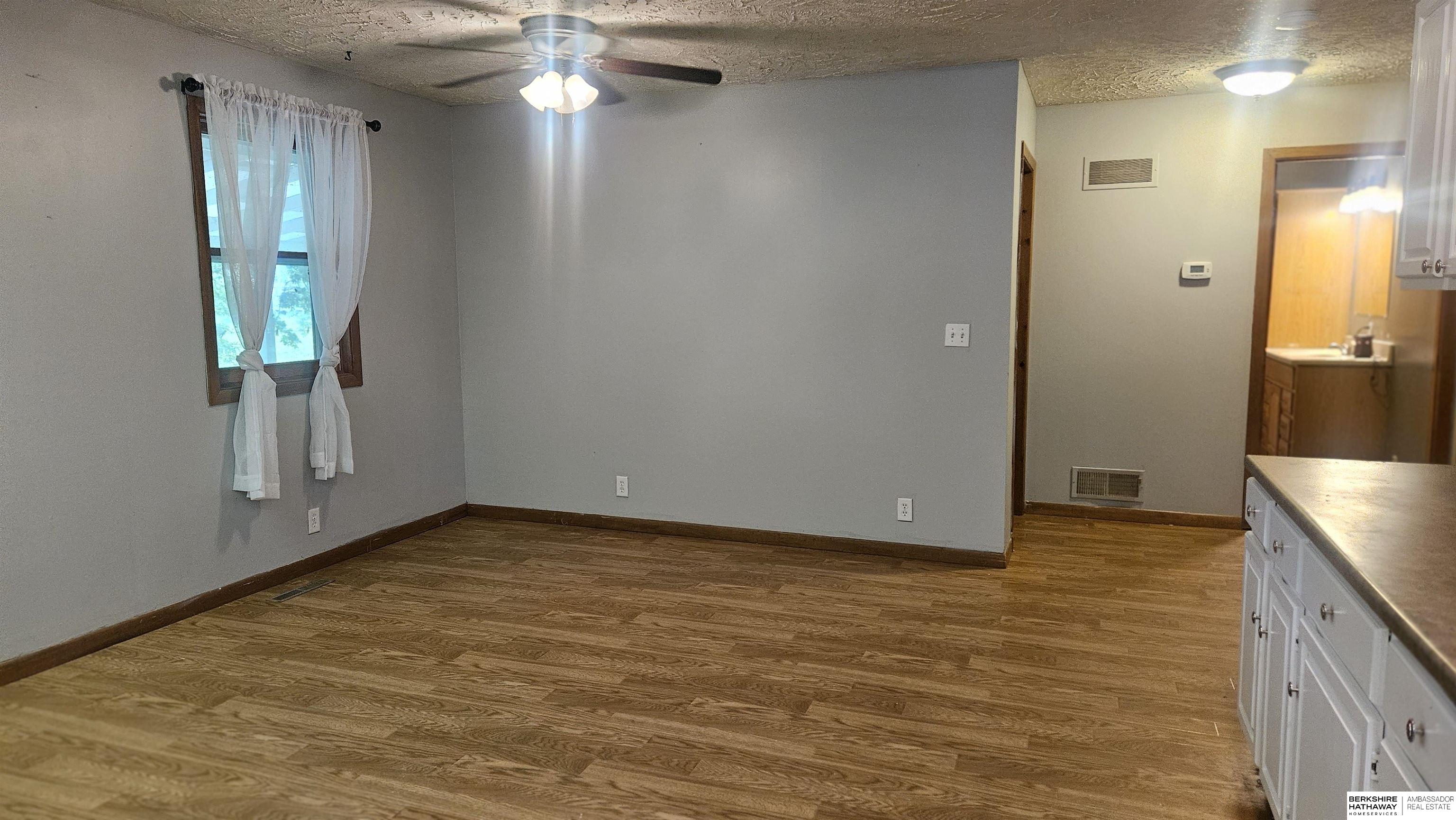 Valparaiso, Nebraska 68065, United States, 4 Bedrooms Bedrooms, ,3 BathroomsBathrooms,Residential,Pending,51630