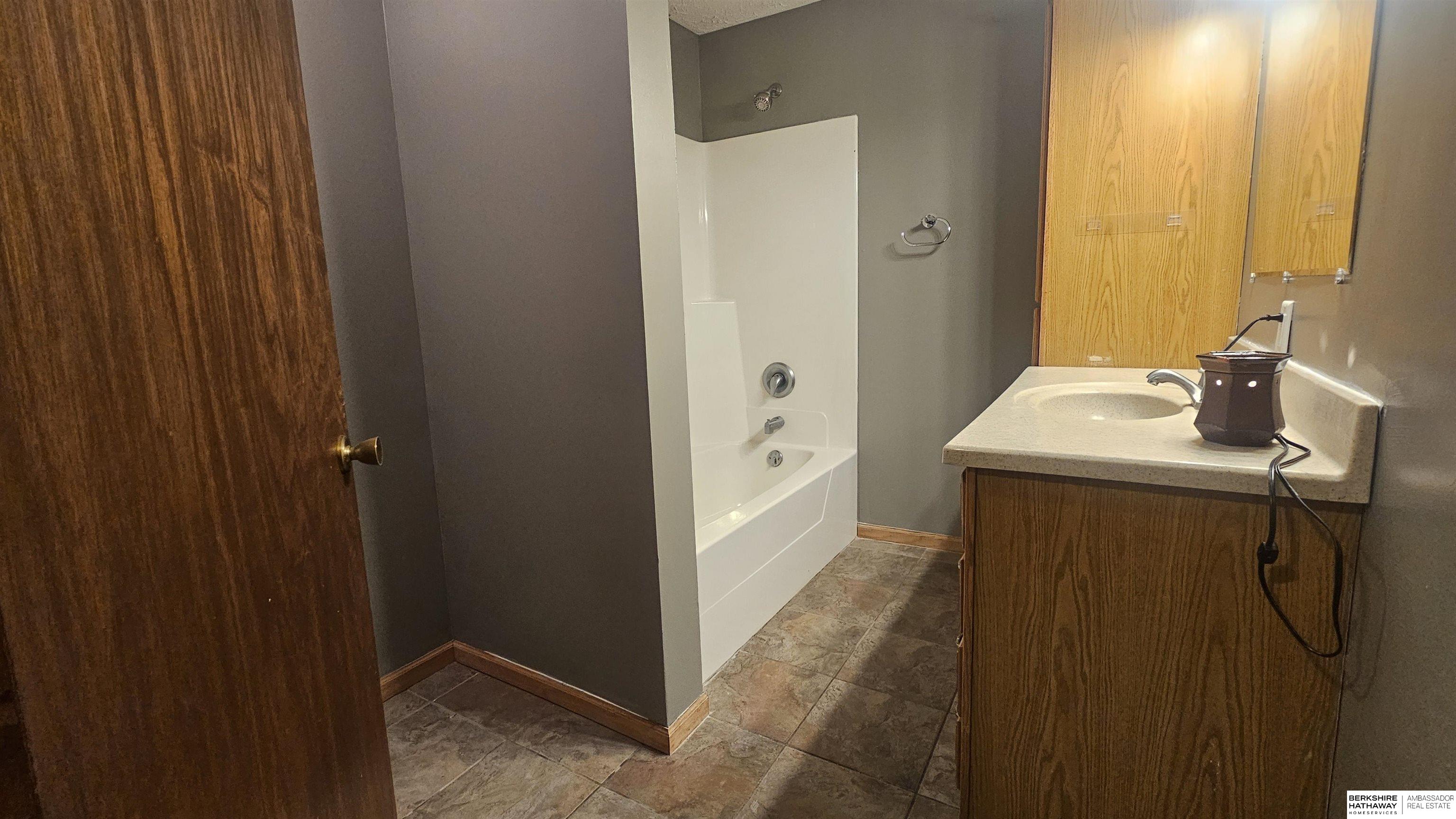 Valparaiso, Nebraska 68065, United States, 4 Bedrooms Bedrooms, ,3 BathroomsBathrooms,Residential,Pending,51630