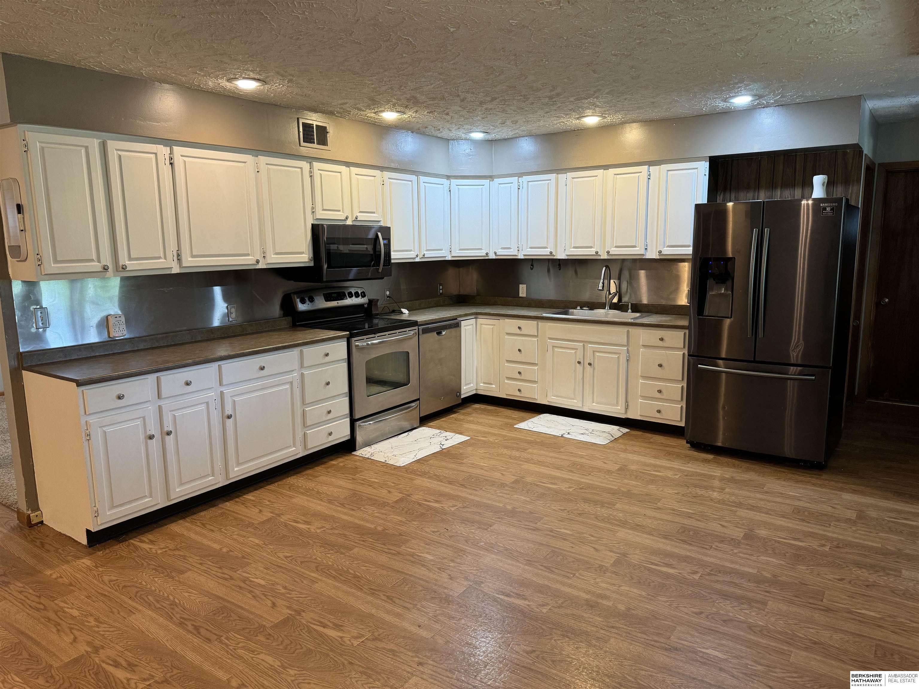 Valparaiso, Nebraska 68065, United States, 4 Bedrooms Bedrooms, ,3 BathroomsBathrooms,Residential,Pending,51630