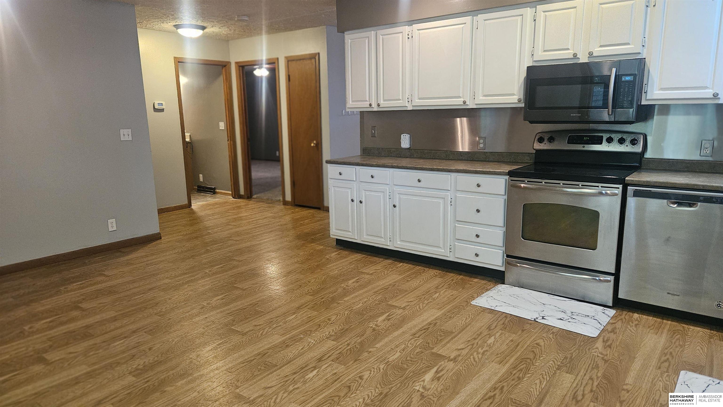 Valparaiso, Nebraska 68065, United States, 4 Bedrooms Bedrooms, ,3 BathroomsBathrooms,Residential,Pending,51630