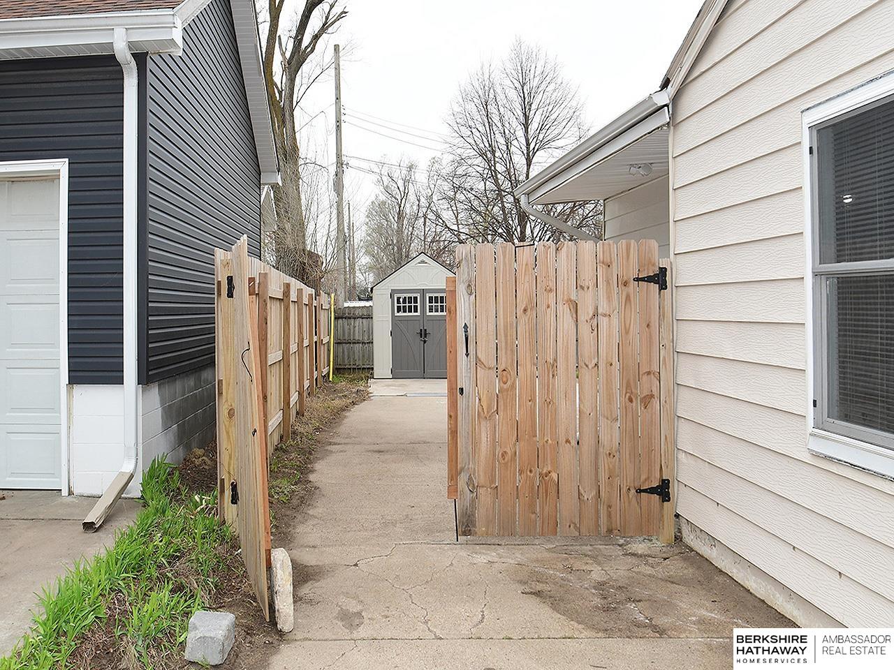 Carter Lake, Iowa 51501, United States, 3 Bedrooms Bedrooms, ,2 BathroomsBathrooms,Residential,Pending,105219