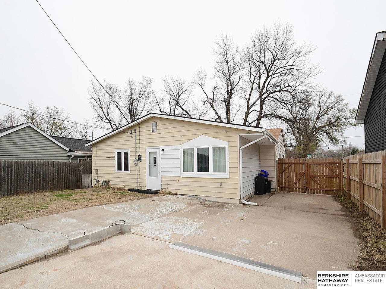 Carter Lake, Iowa 51501, United States, 3 Bedrooms Bedrooms, ,2 BathroomsBathrooms,Residential,Pending,105219