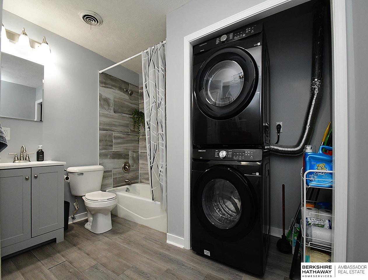 Carter Lake, Iowa 51501, United States, 3 Bedrooms Bedrooms, ,2 BathroomsBathrooms,Residential,Pending,105219