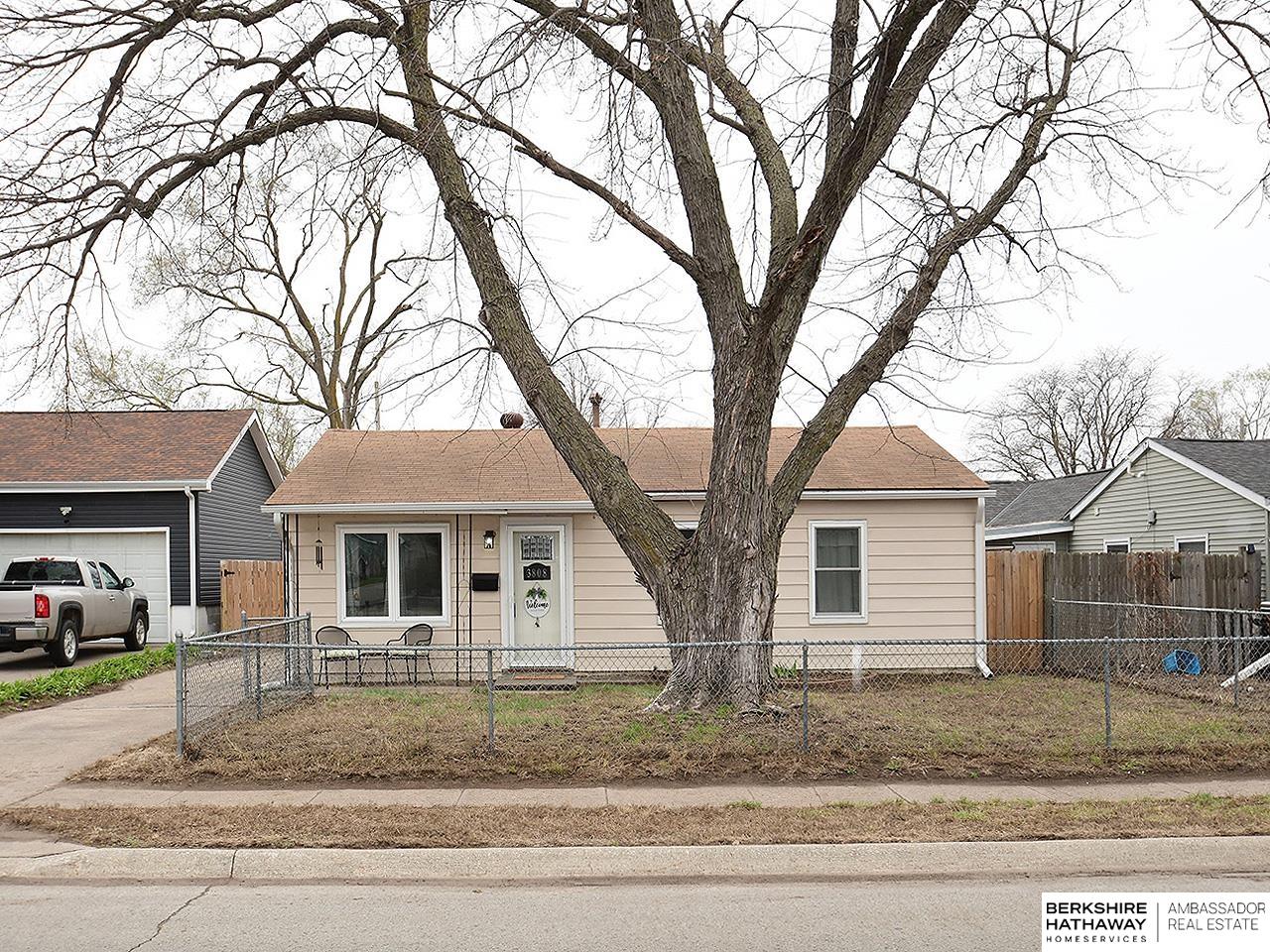 Carter Lake, Iowa 51501, United States, 3 Bedrooms Bedrooms, ,2 BathroomsBathrooms,Residential,Pending,105219