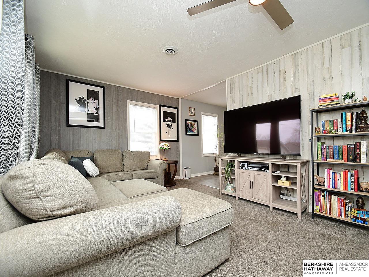 Carter Lake, Iowa 51501, United States, 3 Bedrooms Bedrooms, ,2 BathroomsBathrooms,Residential,Pending,105219