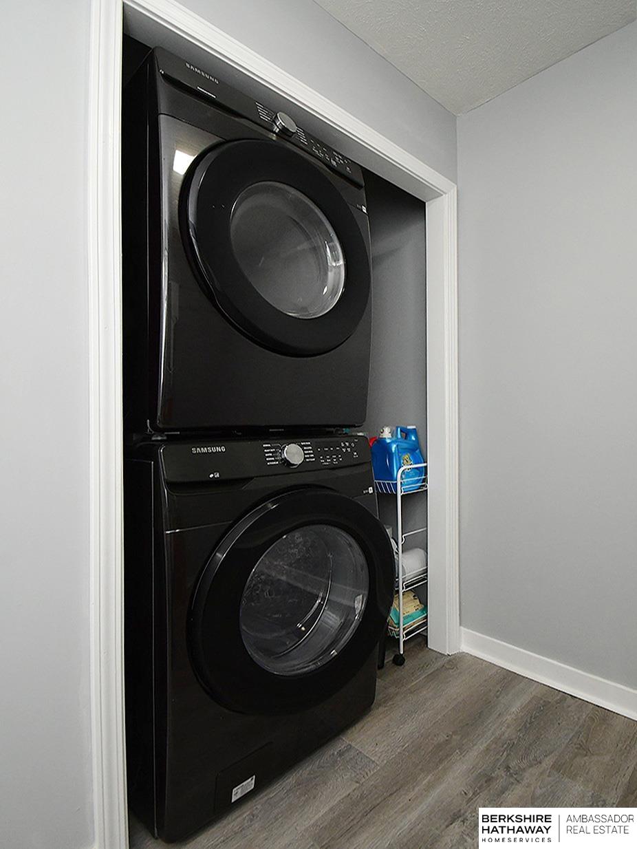 Carter Lake, Iowa 51501, United States, 3 Bedrooms Bedrooms, ,2 BathroomsBathrooms,Residential,Pending,105219