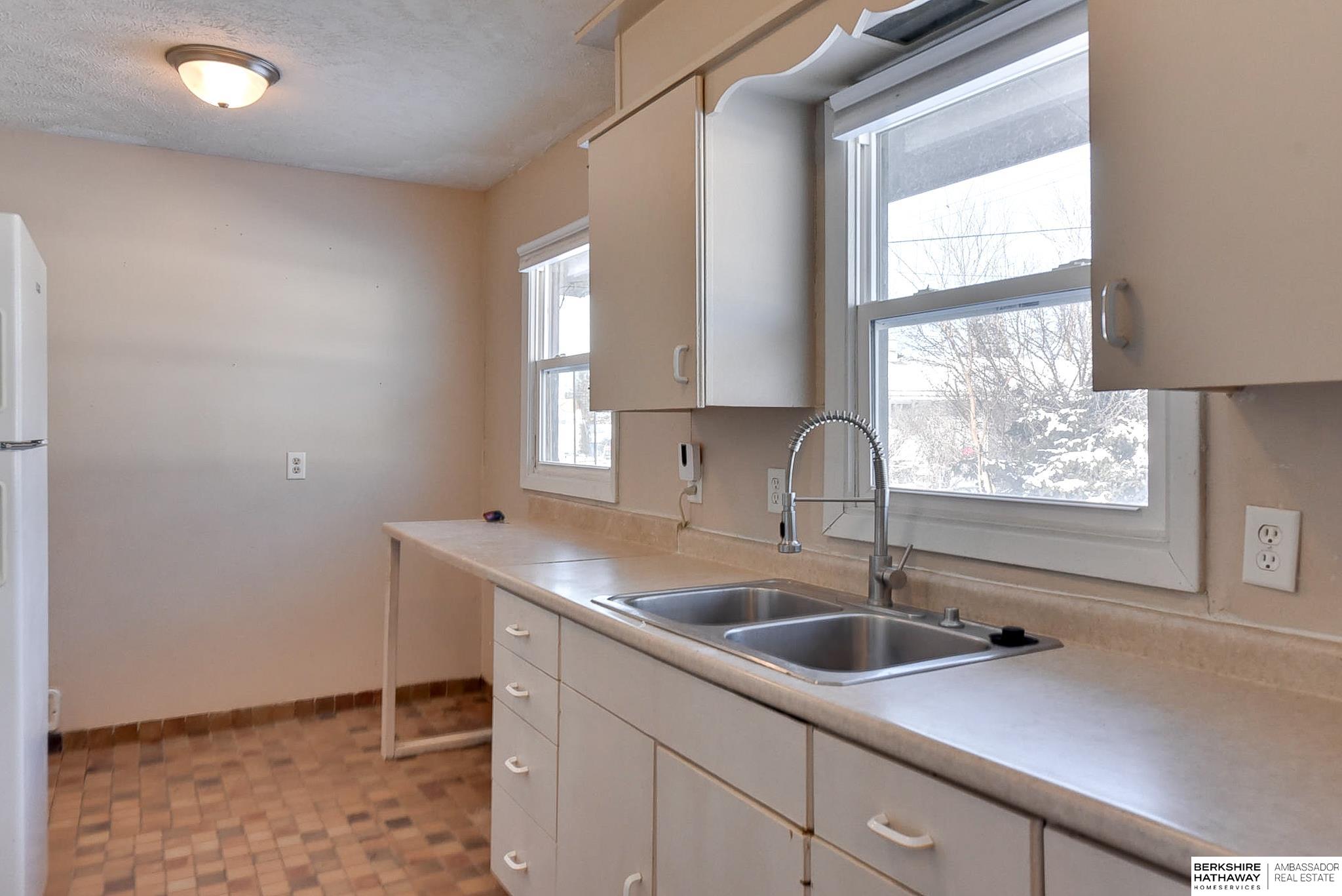 Omaha, Nebraska 68114, United States, 3 Bedrooms Bedrooms, ,1 BathroomBathrooms,Residential,Pending,4365