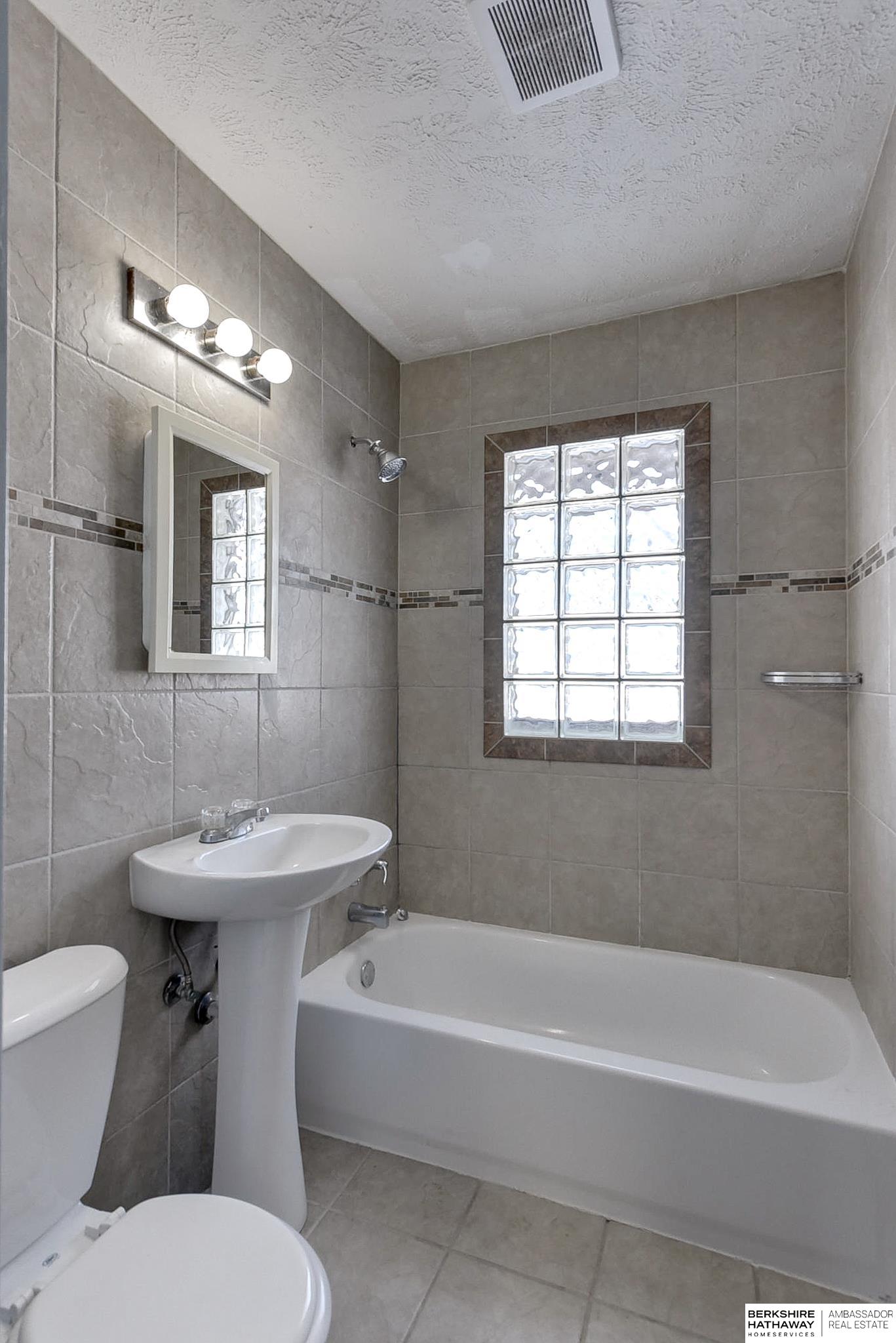 Omaha, Nebraska 68114, United States, 3 Bedrooms Bedrooms, ,1 BathroomBathrooms,Residential,Pending,4365