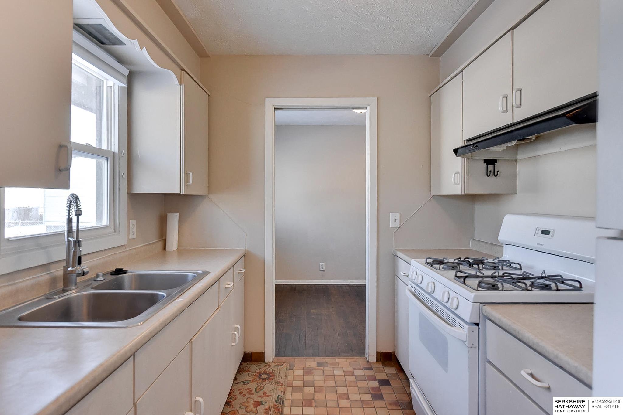 Omaha, Nebraska 68114, United States, 3 Bedrooms Bedrooms, ,1 BathroomBathrooms,Residential,Pending,4365