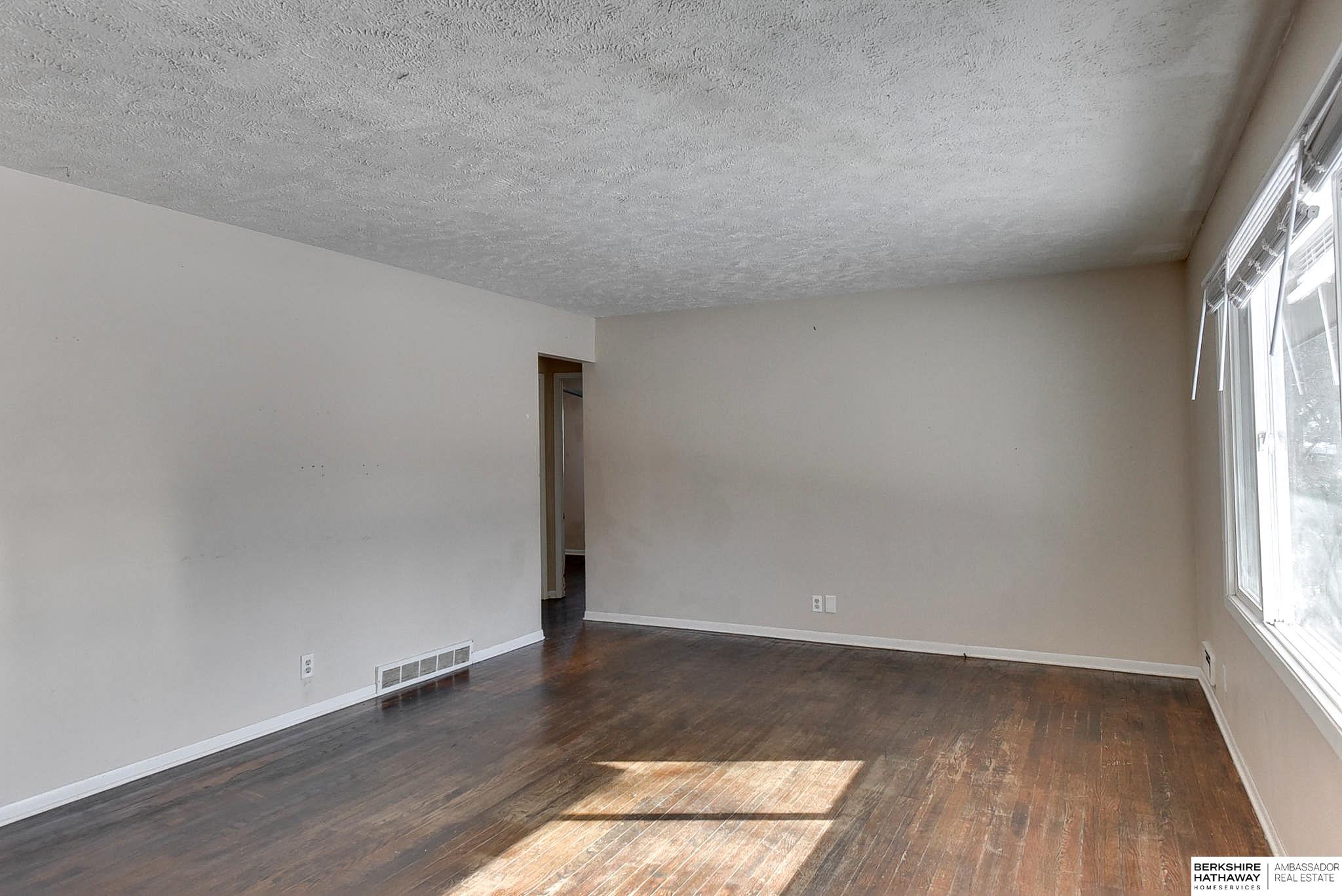 Omaha, Nebraska 68114, United States, 3 Bedrooms Bedrooms, ,1 BathroomBathrooms,Residential,Pending,4365