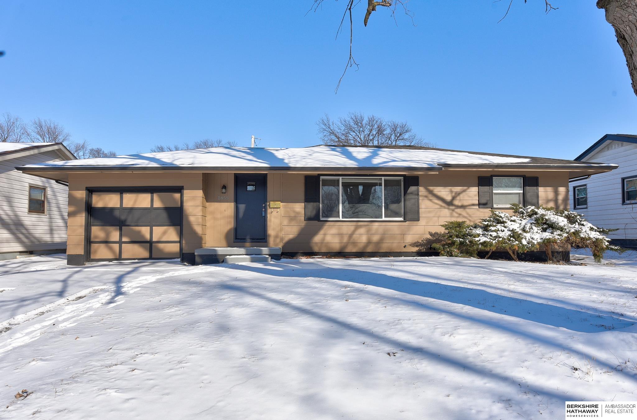 Omaha, Nebraska 68114, United States, 3 Bedrooms Bedrooms, ,1 BathroomBathrooms,Residential,Pending,4365