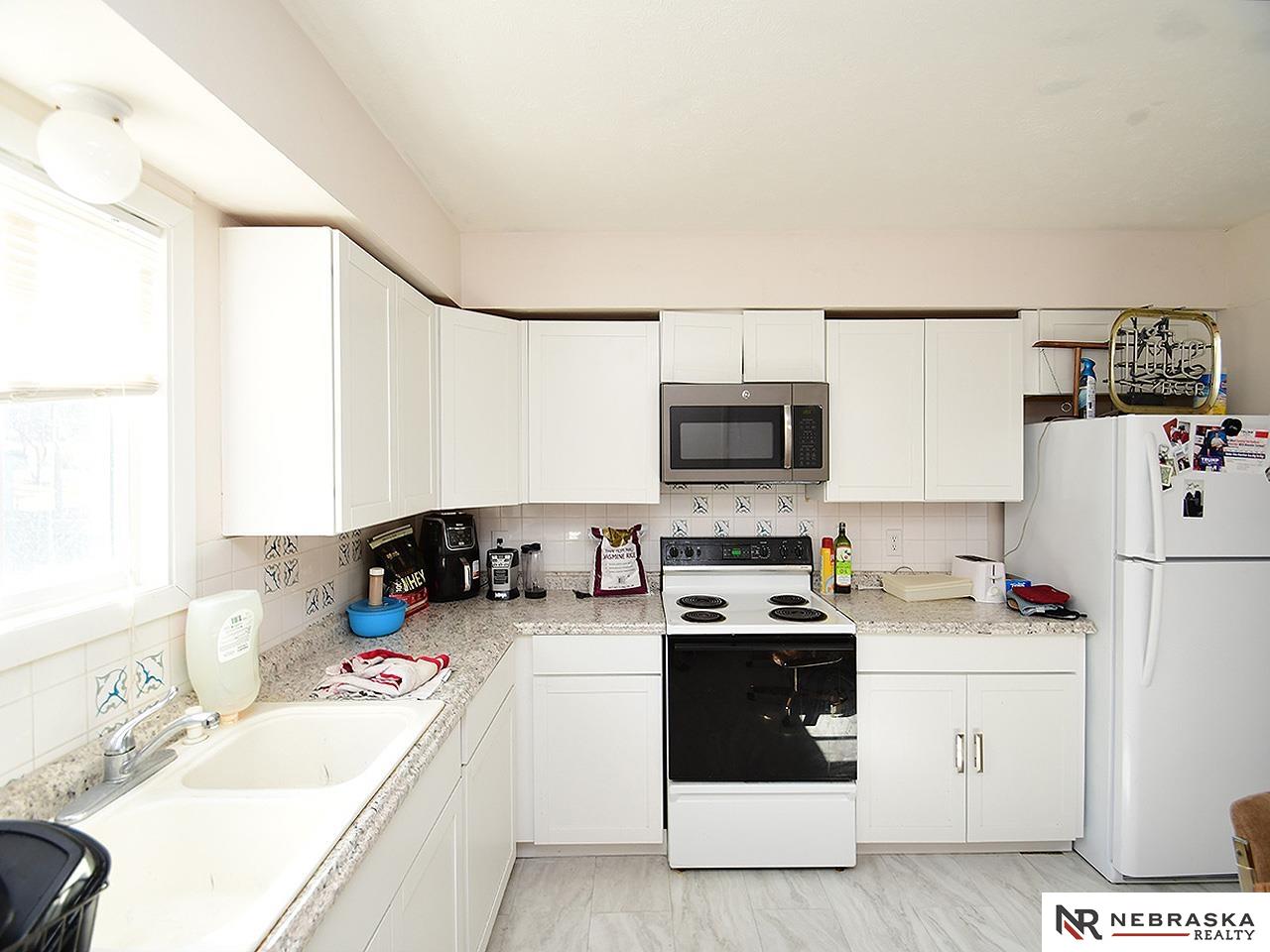 Omaha, Nebraska 68132, United States, 6 Bedrooms Bedrooms, ,4 BathroomsBathrooms,Residential,Active,88003