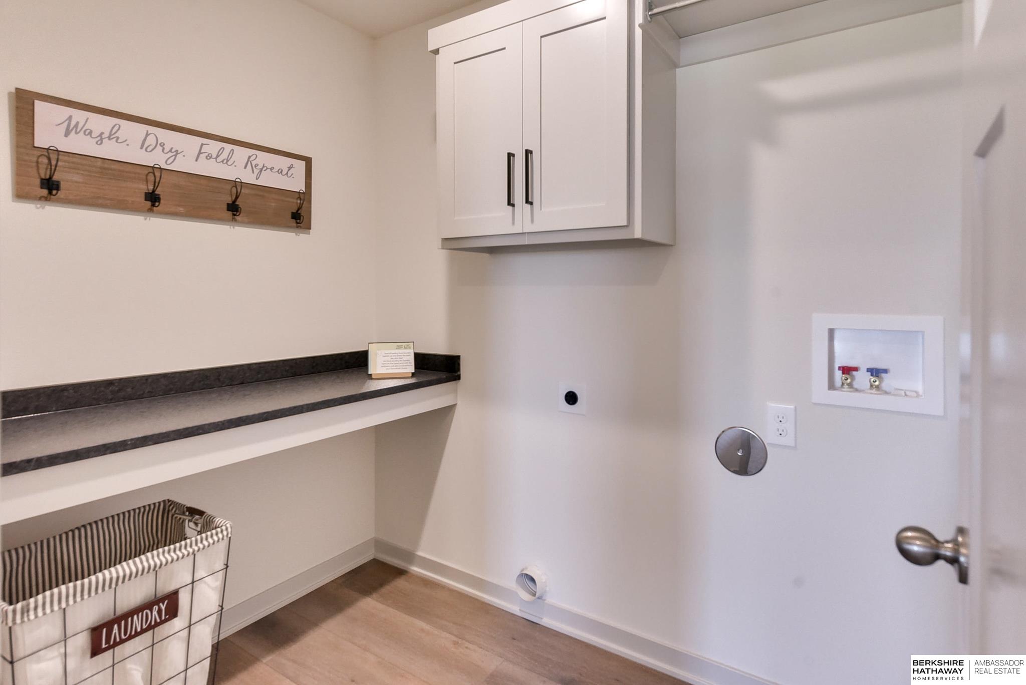 Omaha, Nebraska 68136, United States, 4 Bedrooms Bedrooms, ,4 BathroomsBathrooms,Residential,Active,40824