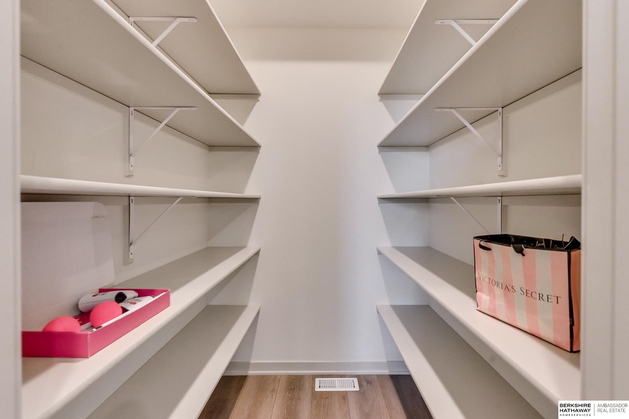 Omaha, Nebraska 68136, United States, 4 Bedrooms Bedrooms, ,4 BathroomsBathrooms,Residential,Active,40824