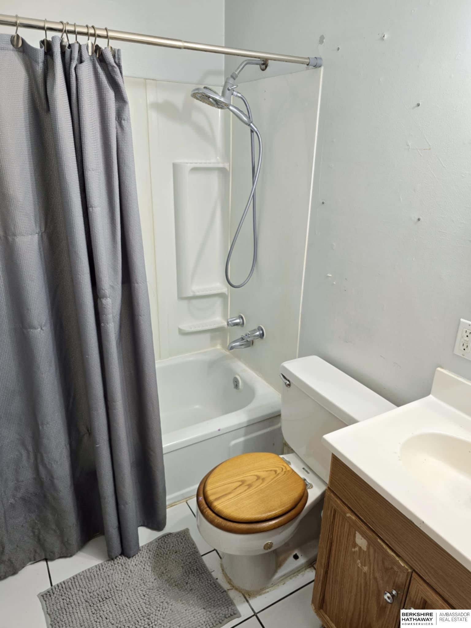 Lincoln, Nebraska 68505, United States, 2 Bedrooms Bedrooms, ,2 BathroomsBathrooms,Residential,Pending,103717