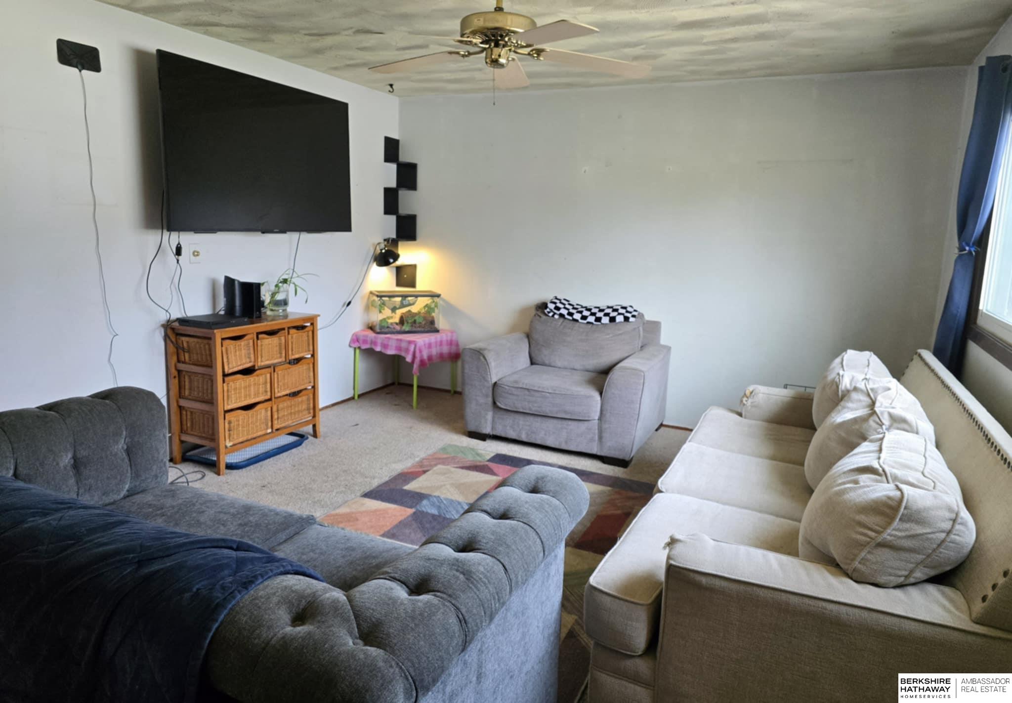 Lincoln, Nebraska 68505, United States, 2 Bedrooms Bedrooms, ,2 BathroomsBathrooms,Residential,Pending,103717