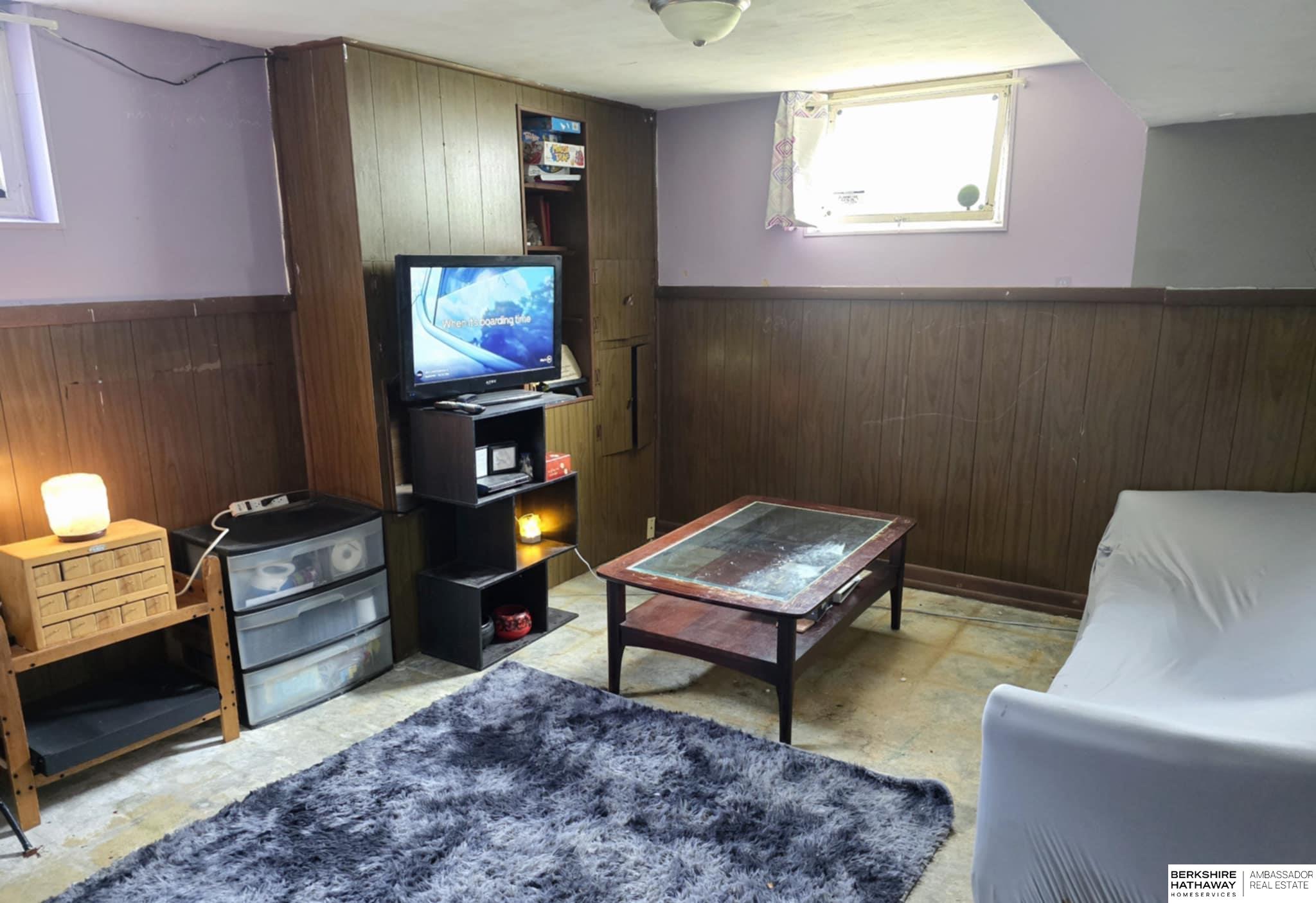 Lincoln, Nebraska 68505, United States, 2 Bedrooms Bedrooms, ,2 BathroomsBathrooms,Residential,Pending,103717