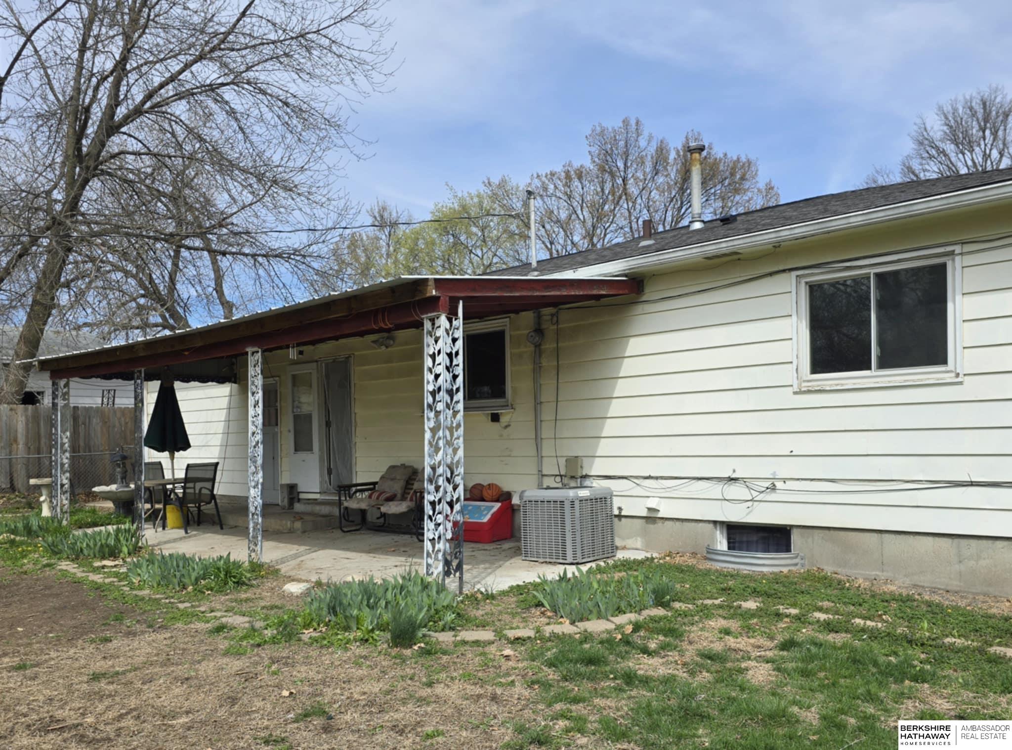 Lincoln, Nebraska 68505, United States, 2 Bedrooms Bedrooms, ,2 BathroomsBathrooms,Residential,Pending,103717