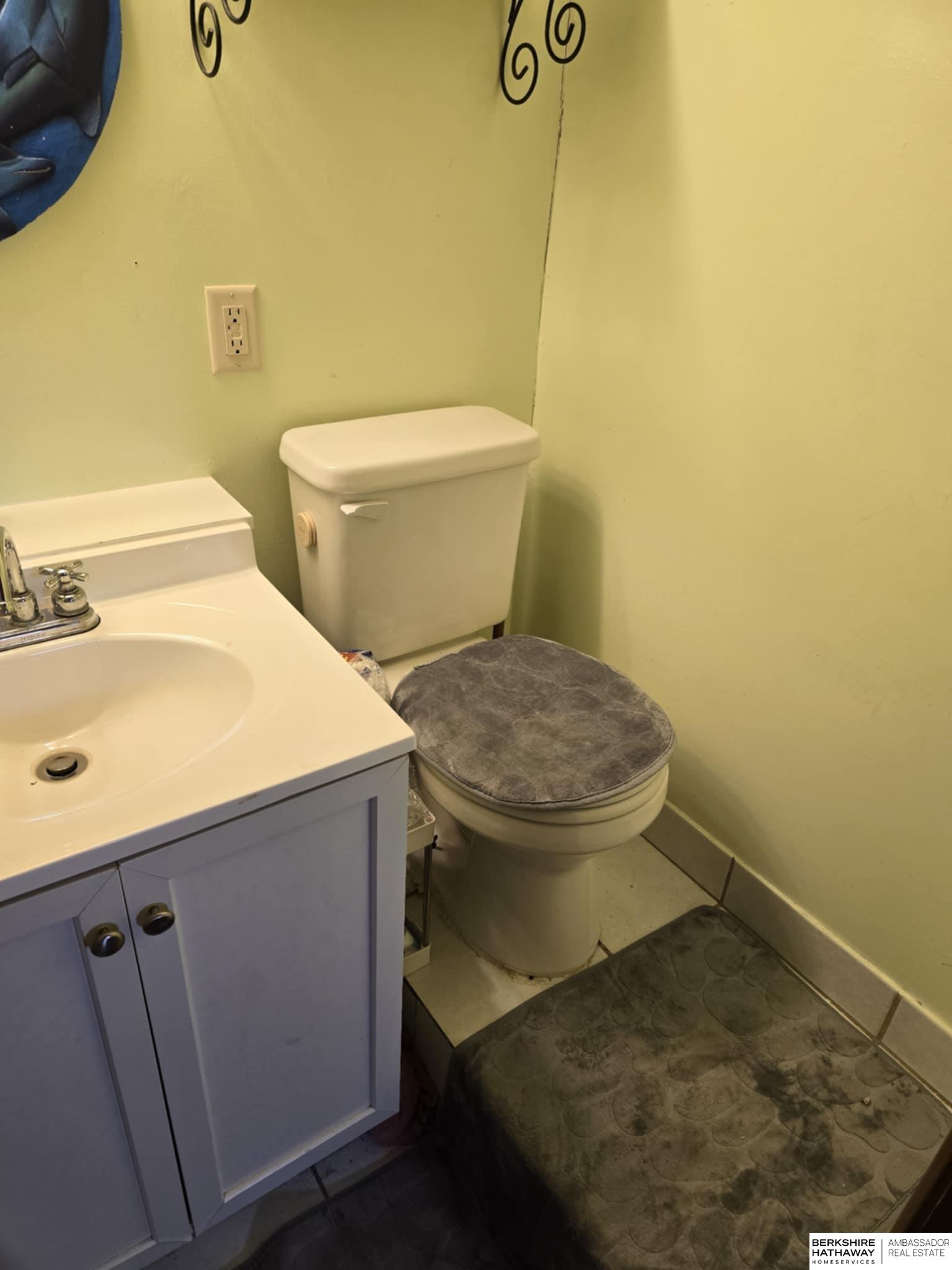 Lincoln, Nebraska 68505, United States, 2 Bedrooms Bedrooms, ,2 BathroomsBathrooms,Residential,Pending,103717