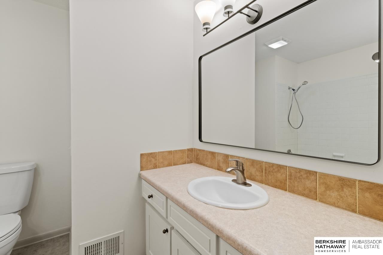 Omaha, Nebraska 68144, United States, 3 Bedrooms Bedrooms, ,3 BathroomsBathrooms,Residential,Pending,7837