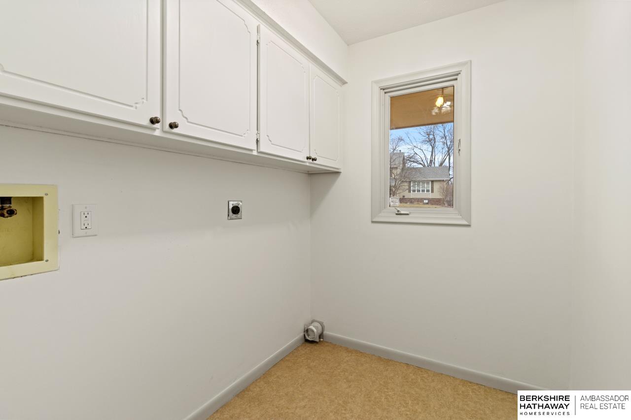 Omaha, Nebraska 68144, United States, 3 Bedrooms Bedrooms, ,3 BathroomsBathrooms,Residential,Pending,7837