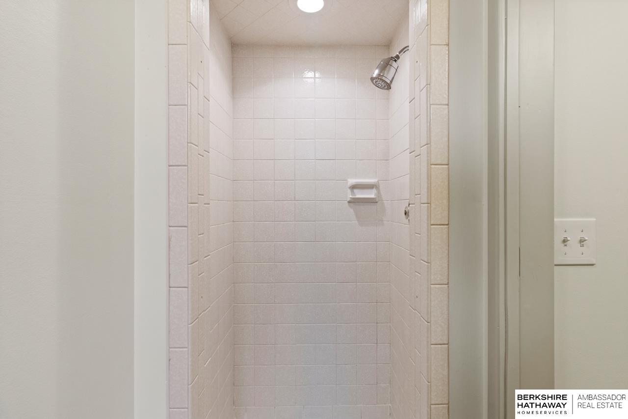 Omaha, Nebraska 68144, United States, 3 Bedrooms Bedrooms, ,3 BathroomsBathrooms,Residential,Pending,7837