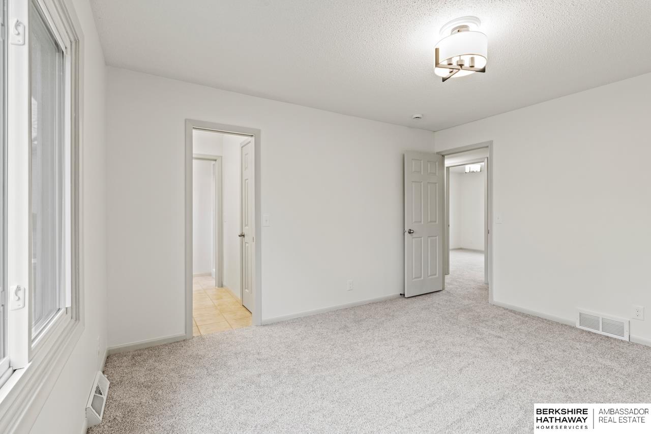 Omaha, Nebraska 68144, United States, 3 Bedrooms Bedrooms, ,3 BathroomsBathrooms,Residential,Pending,7837