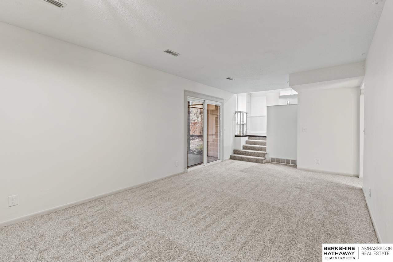 Omaha, Nebraska 68144, United States, 3 Bedrooms Bedrooms, ,3 BathroomsBathrooms,Residential,Pending,7837