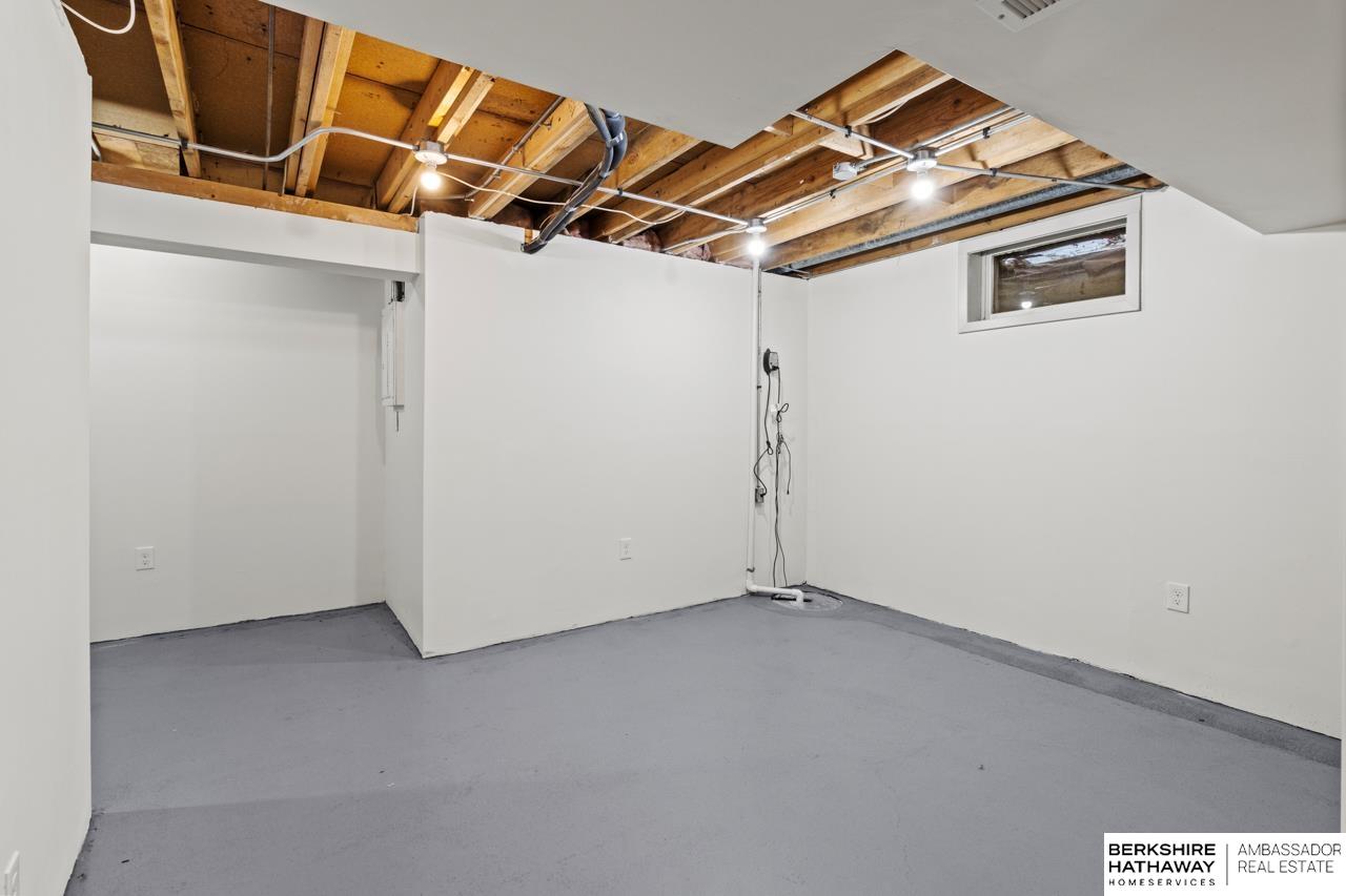 Omaha, Nebraska 68144, United States, 3 Bedrooms Bedrooms, ,3 BathroomsBathrooms,Residential,Pending,7837