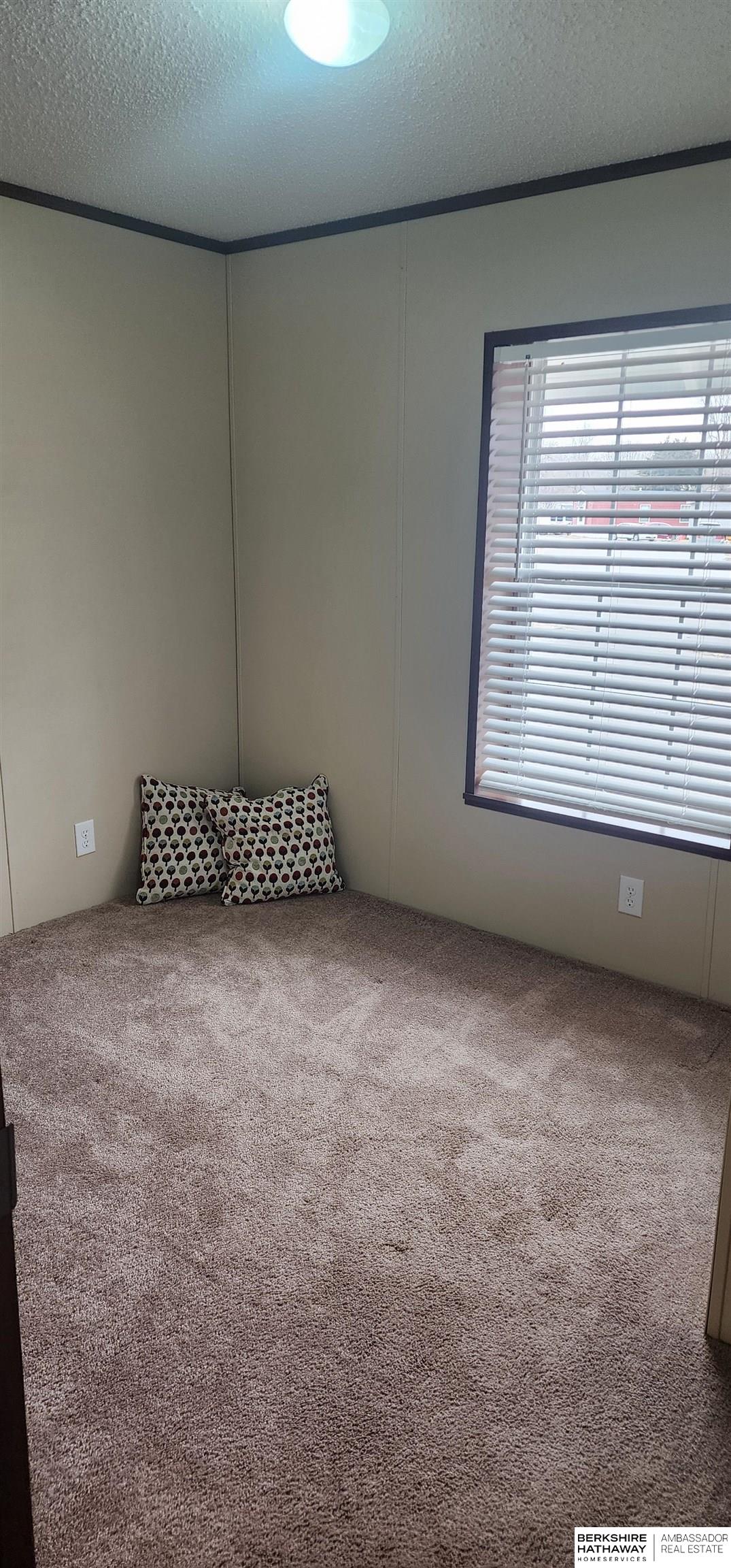 Bellevue, Nebraska 68005, United States, 2 Bedrooms Bedrooms, ,1 BathroomBathrooms,Residential,Pending,6186