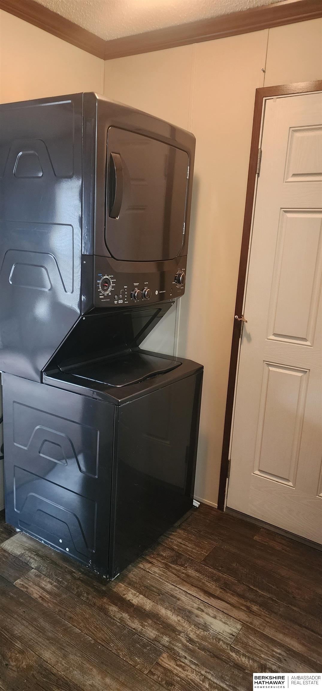 Bellevue, Nebraska 68005, United States, 2 Bedrooms Bedrooms, ,1 BathroomBathrooms,Residential,Pending,6186