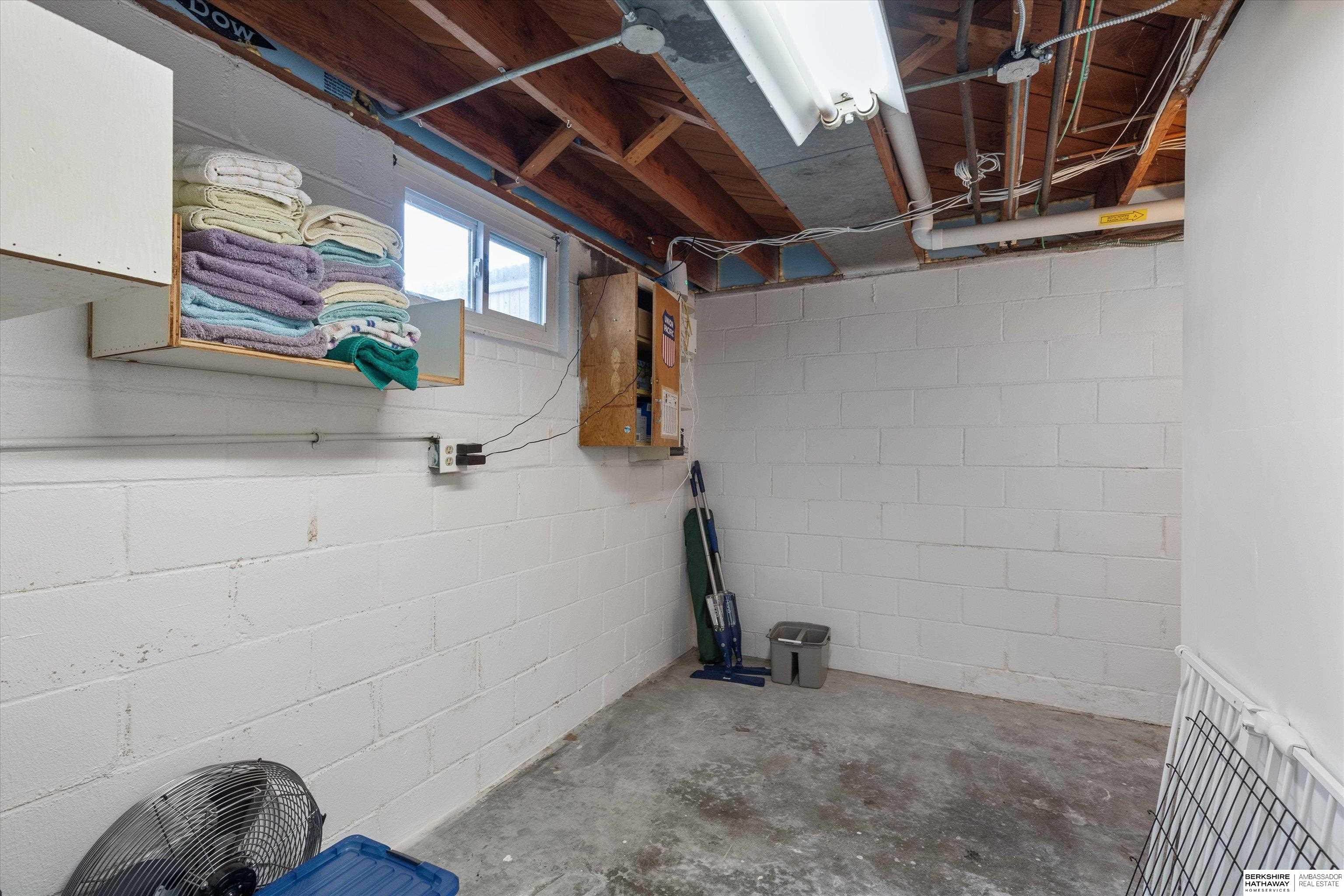 Omaha, Nebraska 68106, United States, 4 Bedrooms Bedrooms, ,2 BathroomsBathrooms,Residential,Pending,17613