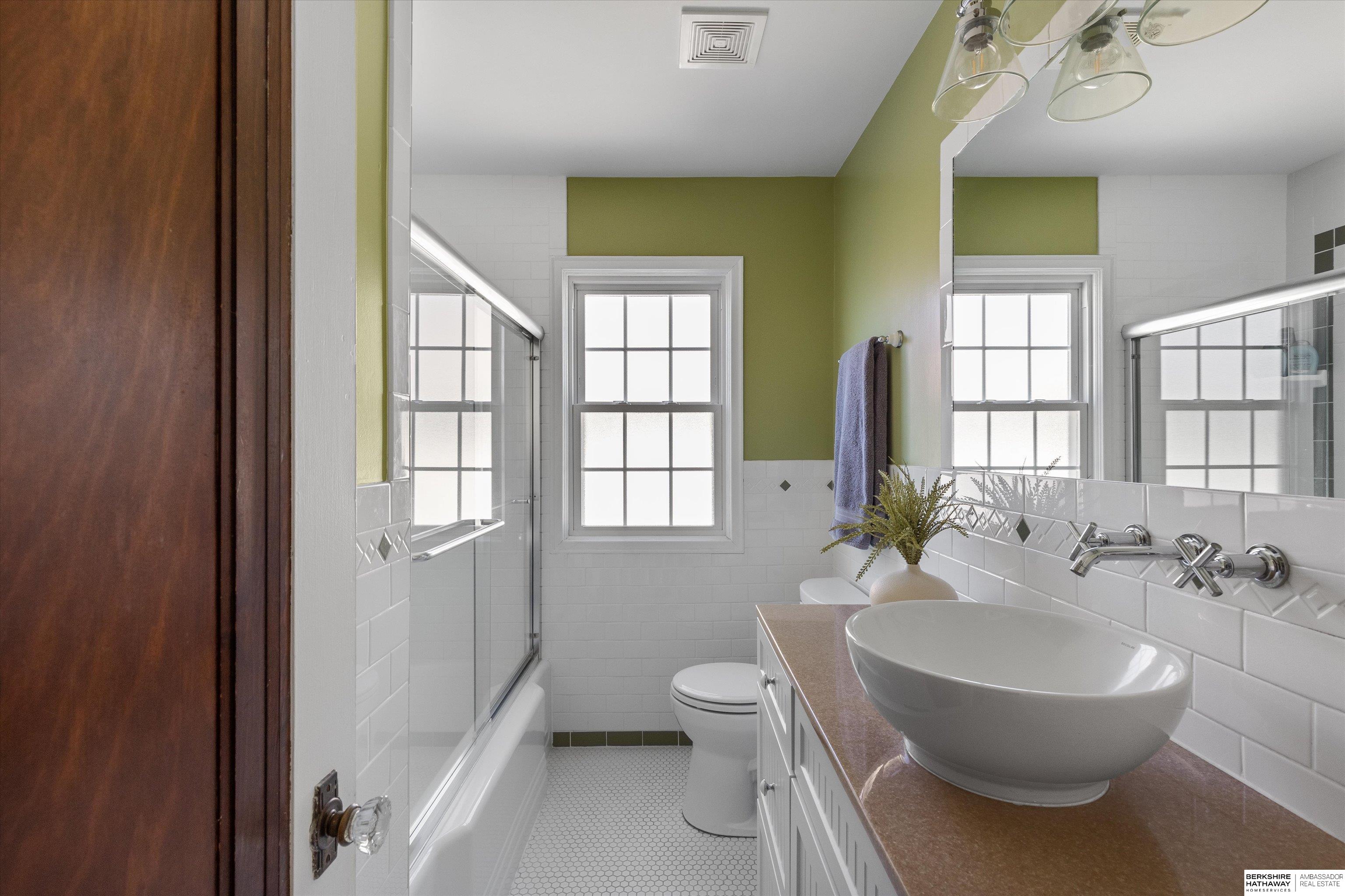 Omaha, Nebraska 68106, United States, 4 Bedrooms Bedrooms, ,2 BathroomsBathrooms,Residential,Pending,17613