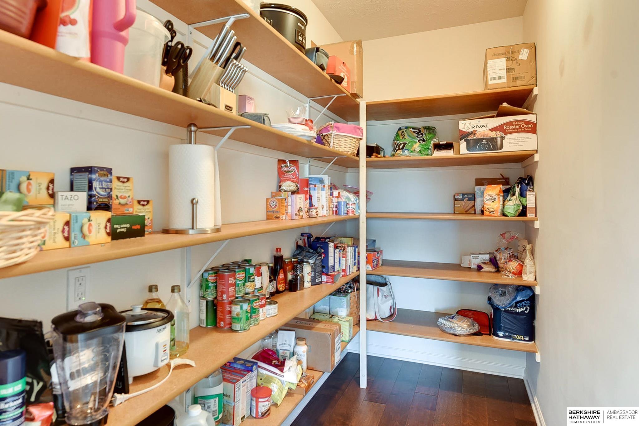 Omaha, Nebraska 68116, United States, 5 Bedrooms Bedrooms, ,5 BathroomsBathrooms,Residential,Active,96844