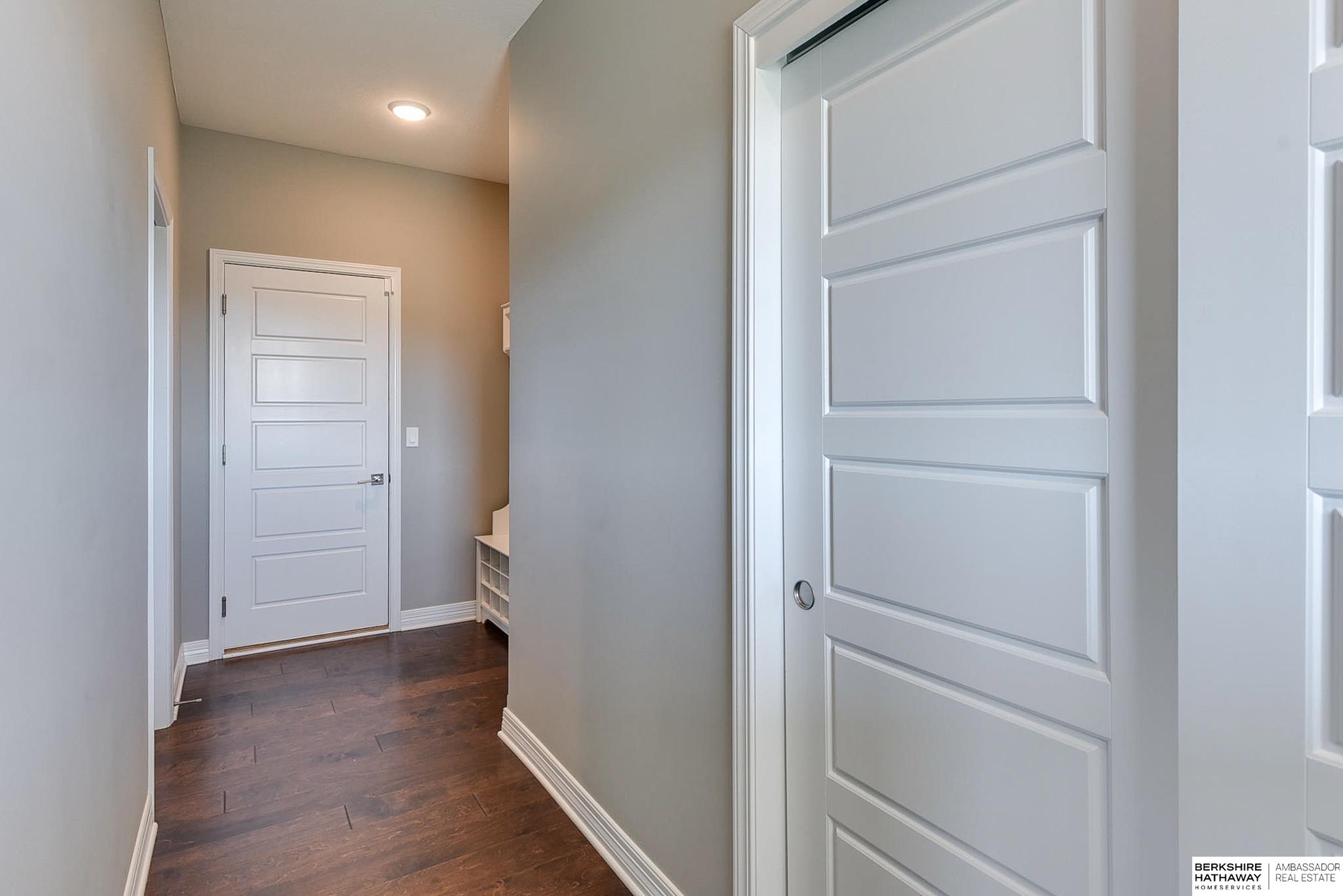 Papillion, Nebraska 68046, United States, 5 Bedrooms Bedrooms, ,4 BathroomsBathrooms,Residential,Pending,22729