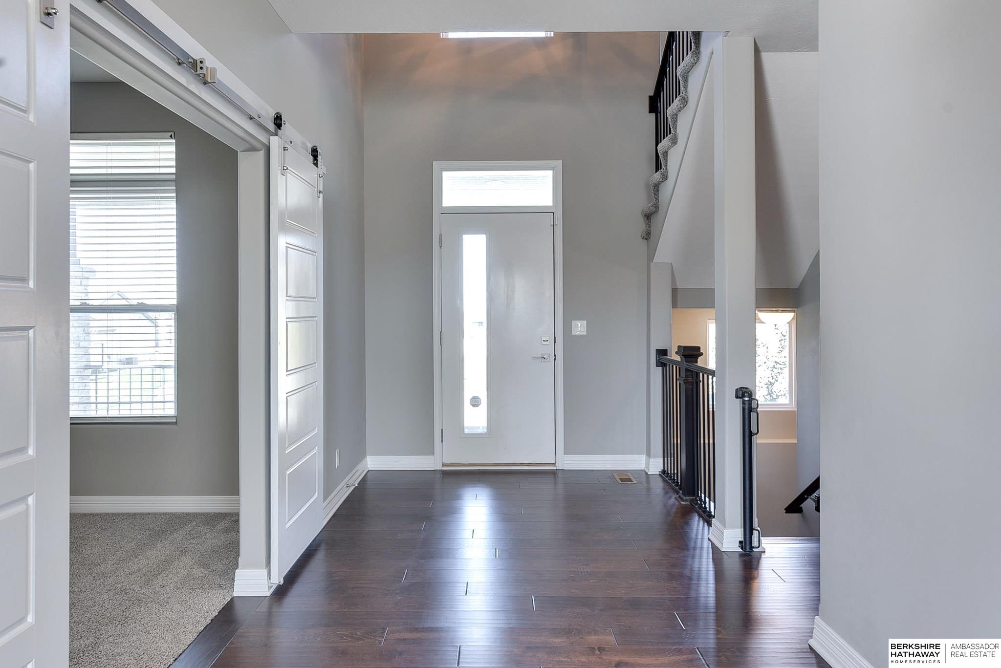 Papillion, Nebraska 68046, United States, 5 Bedrooms Bedrooms, ,4 BathroomsBathrooms,Residential,Pending,22729