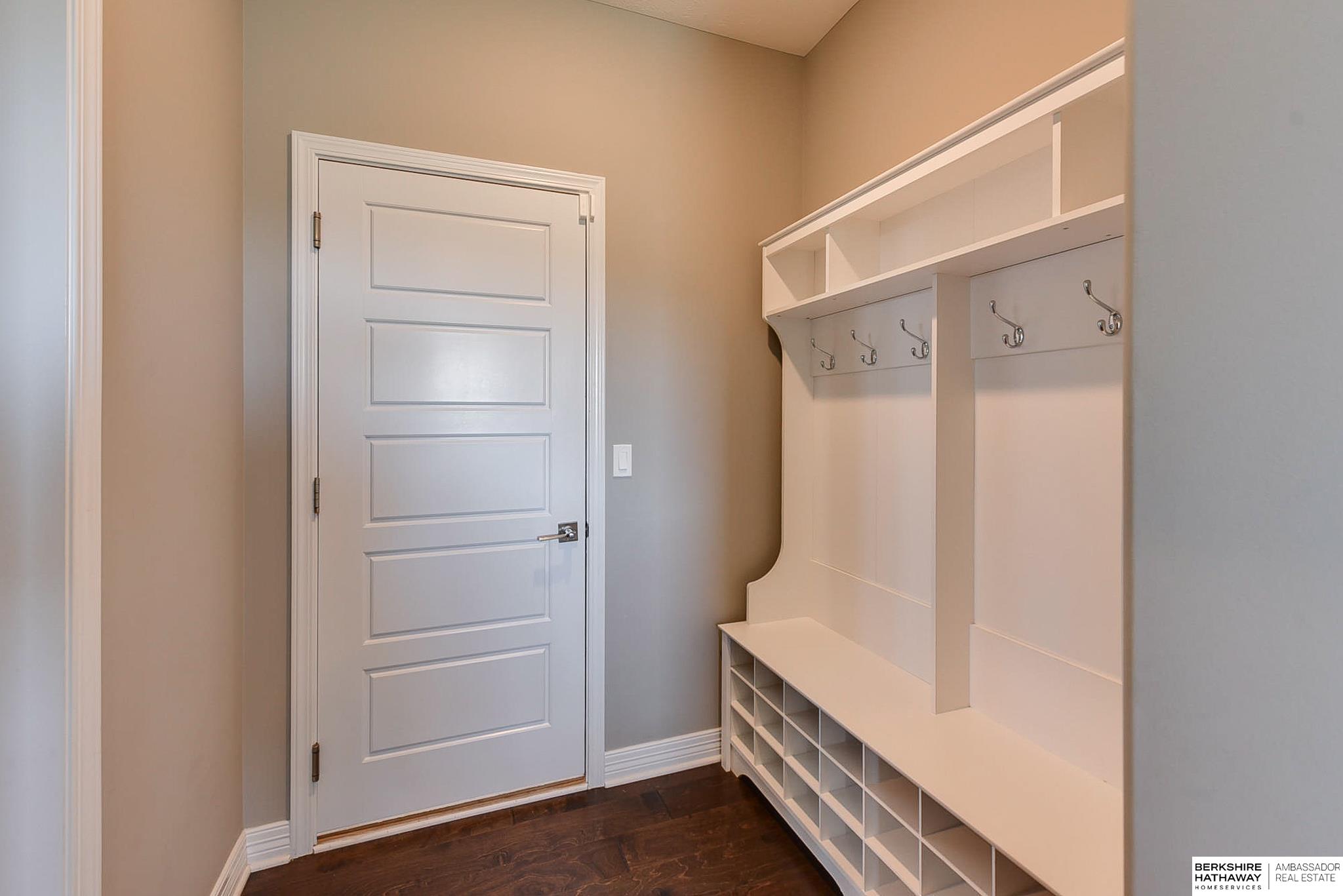 Papillion, Nebraska 68046, United States, 5 Bedrooms Bedrooms, ,4 BathroomsBathrooms,Residential,Pending,22729