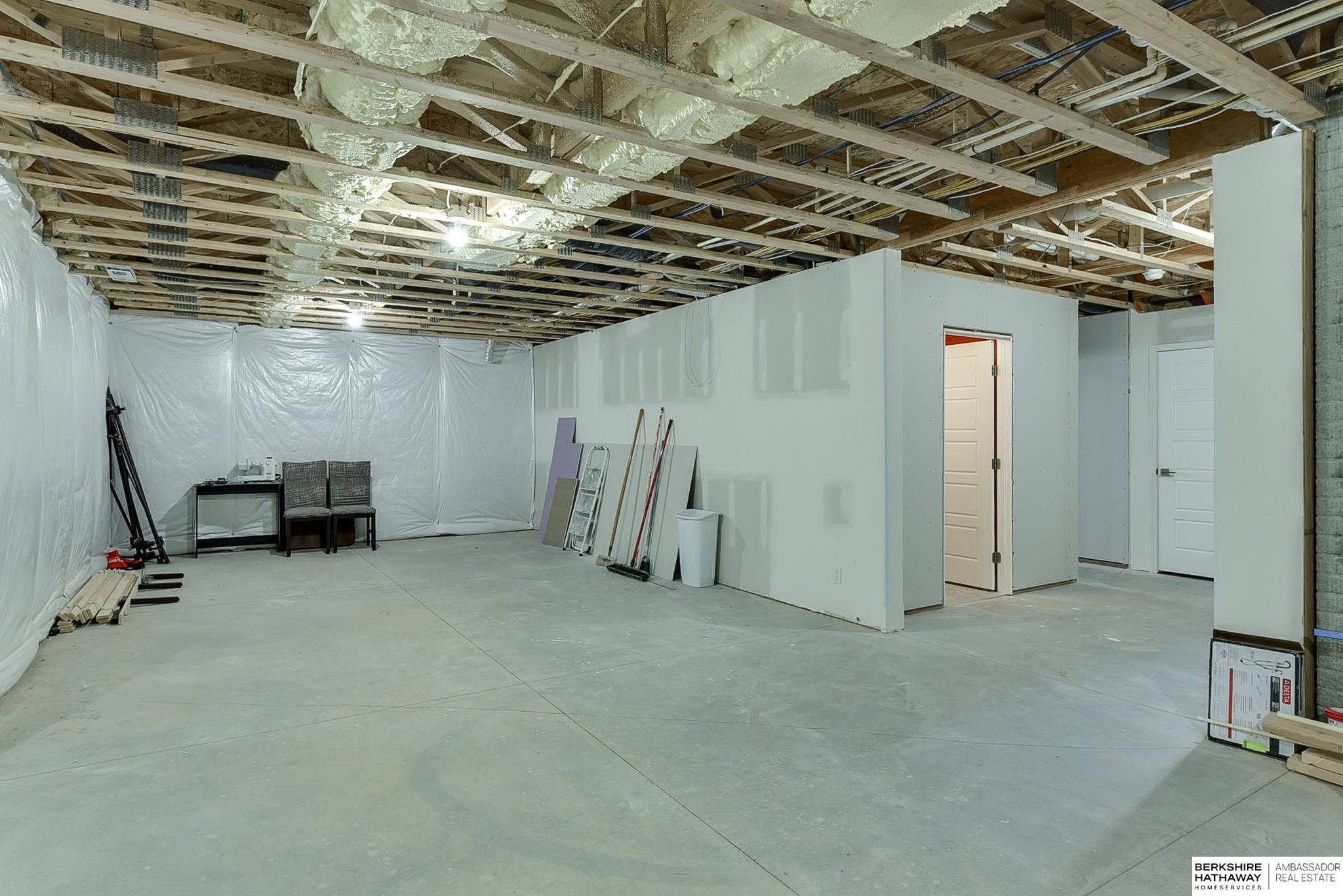 Papillion, Nebraska 68046, United States, 5 Bedrooms Bedrooms, ,4 BathroomsBathrooms,Residential,Pending,22729