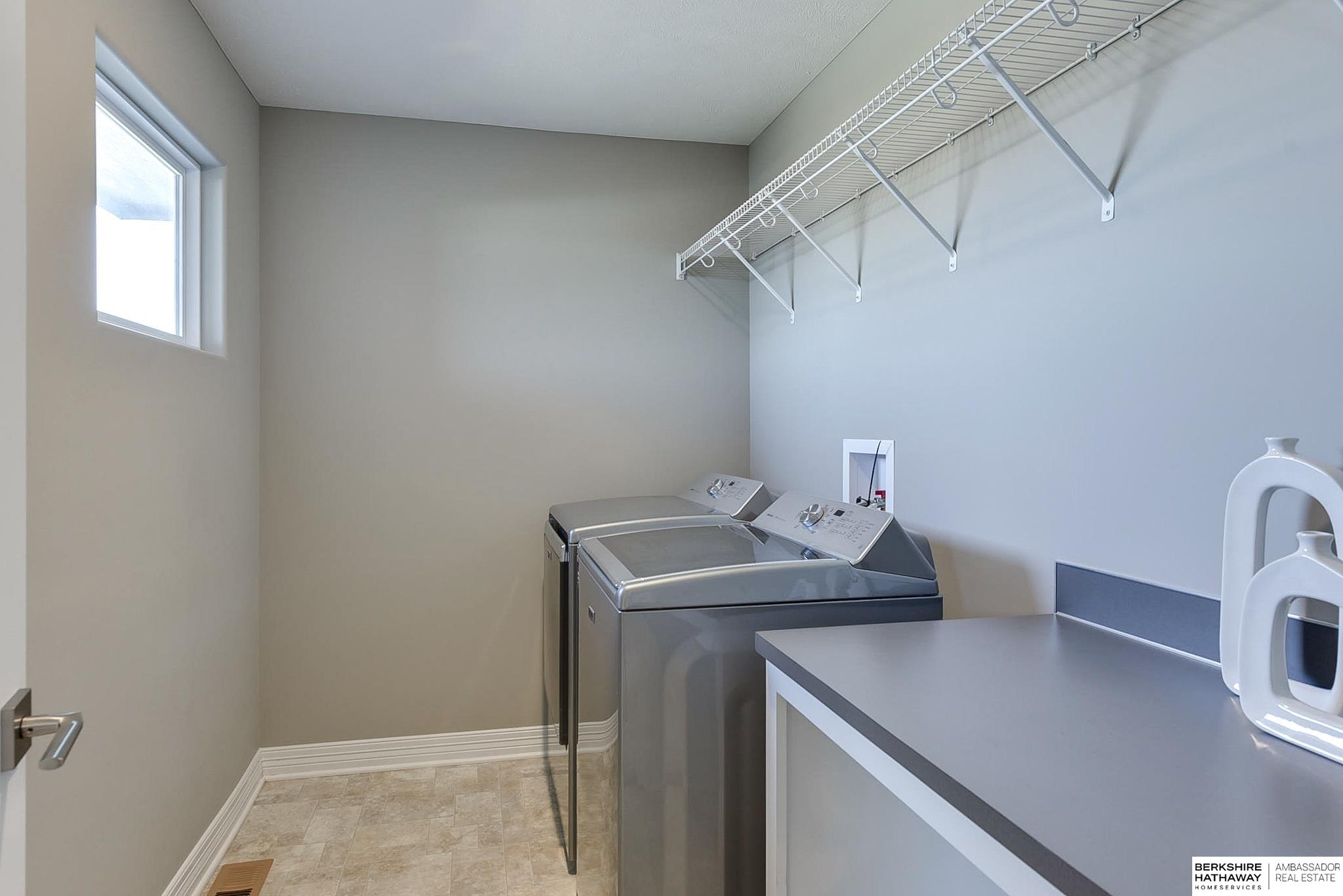 Papillion, Nebraska 68046, United States, 5 Bedrooms Bedrooms, ,4 BathroomsBathrooms,Residential,Pending,22729