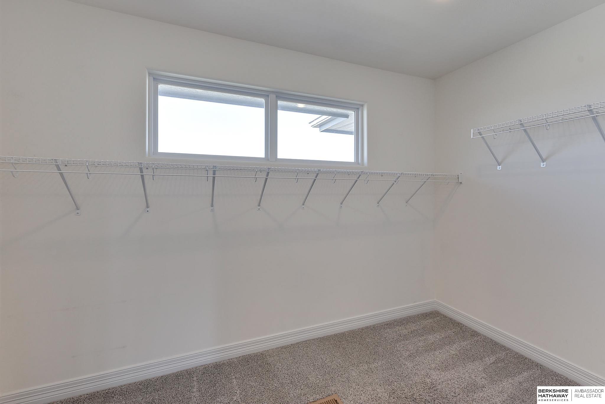 Papillion, Nebraska 68046, United States, 5 Bedrooms Bedrooms, ,4 BathroomsBathrooms,Residential,Pending,22729