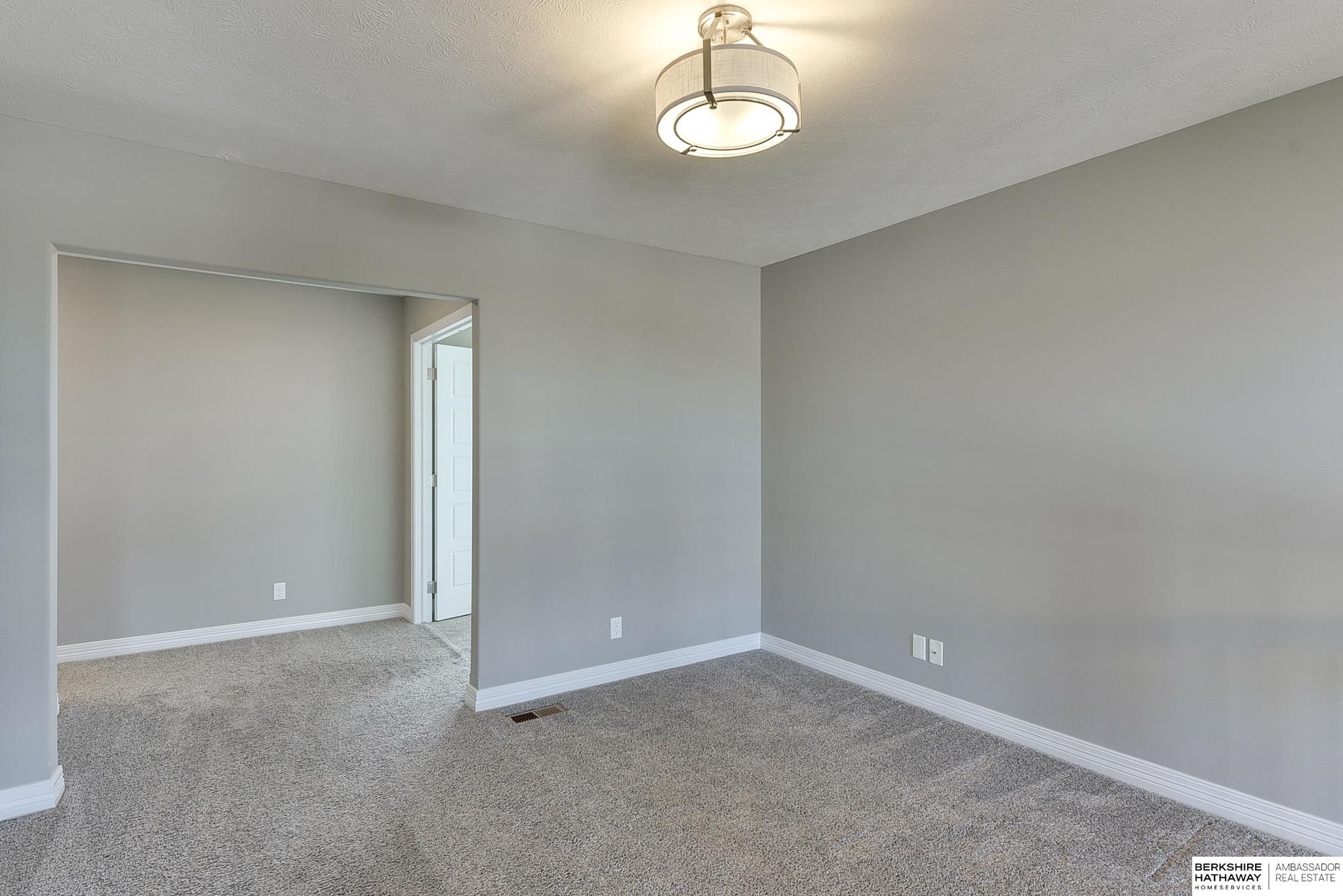 Papillion, Nebraska 68046, United States, 5 Bedrooms Bedrooms, ,4 BathroomsBathrooms,Residential,Pending,22729