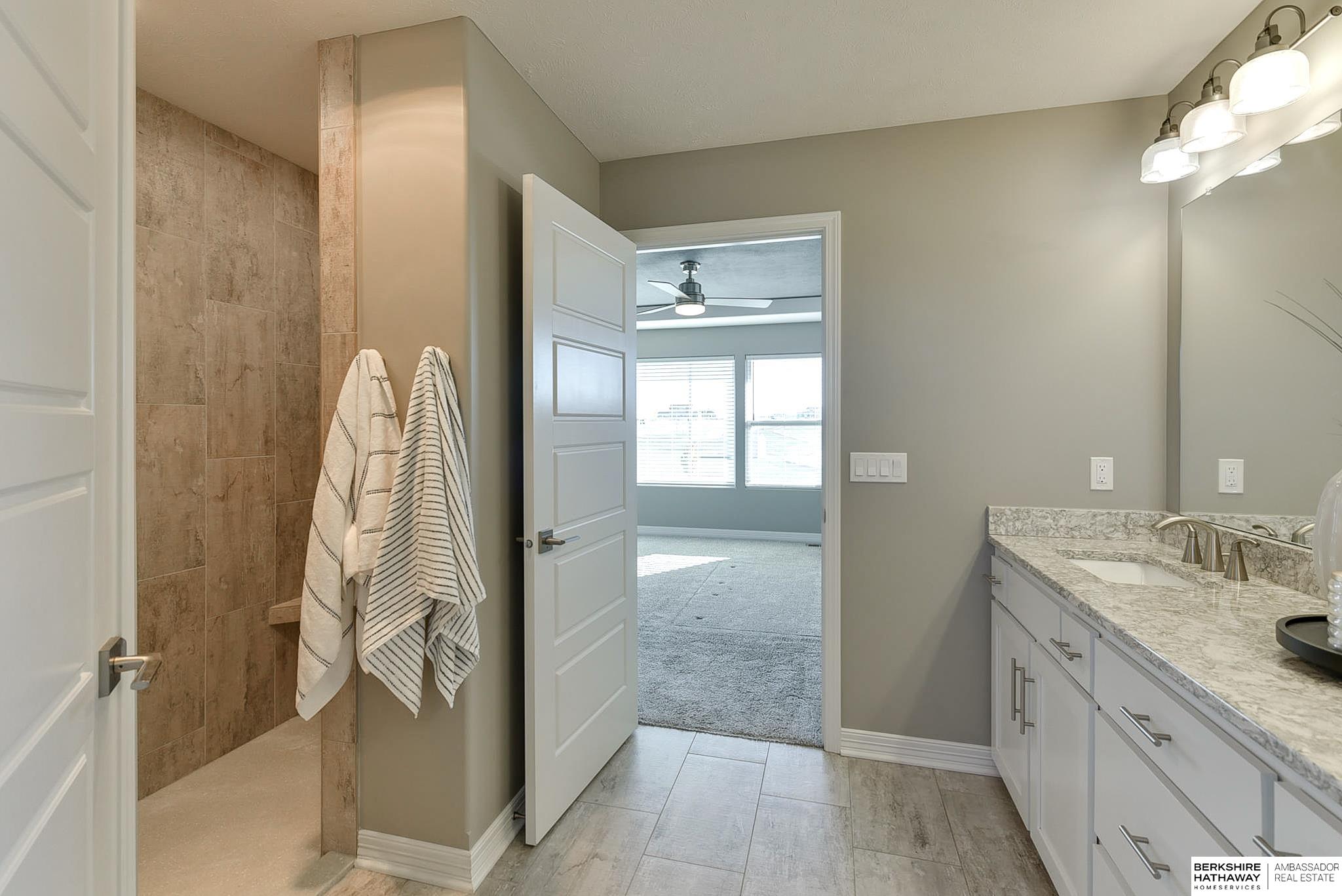 Papillion, Nebraska 68046, United States, 5 Bedrooms Bedrooms, ,4 BathroomsBathrooms,Residential,Pending,22729