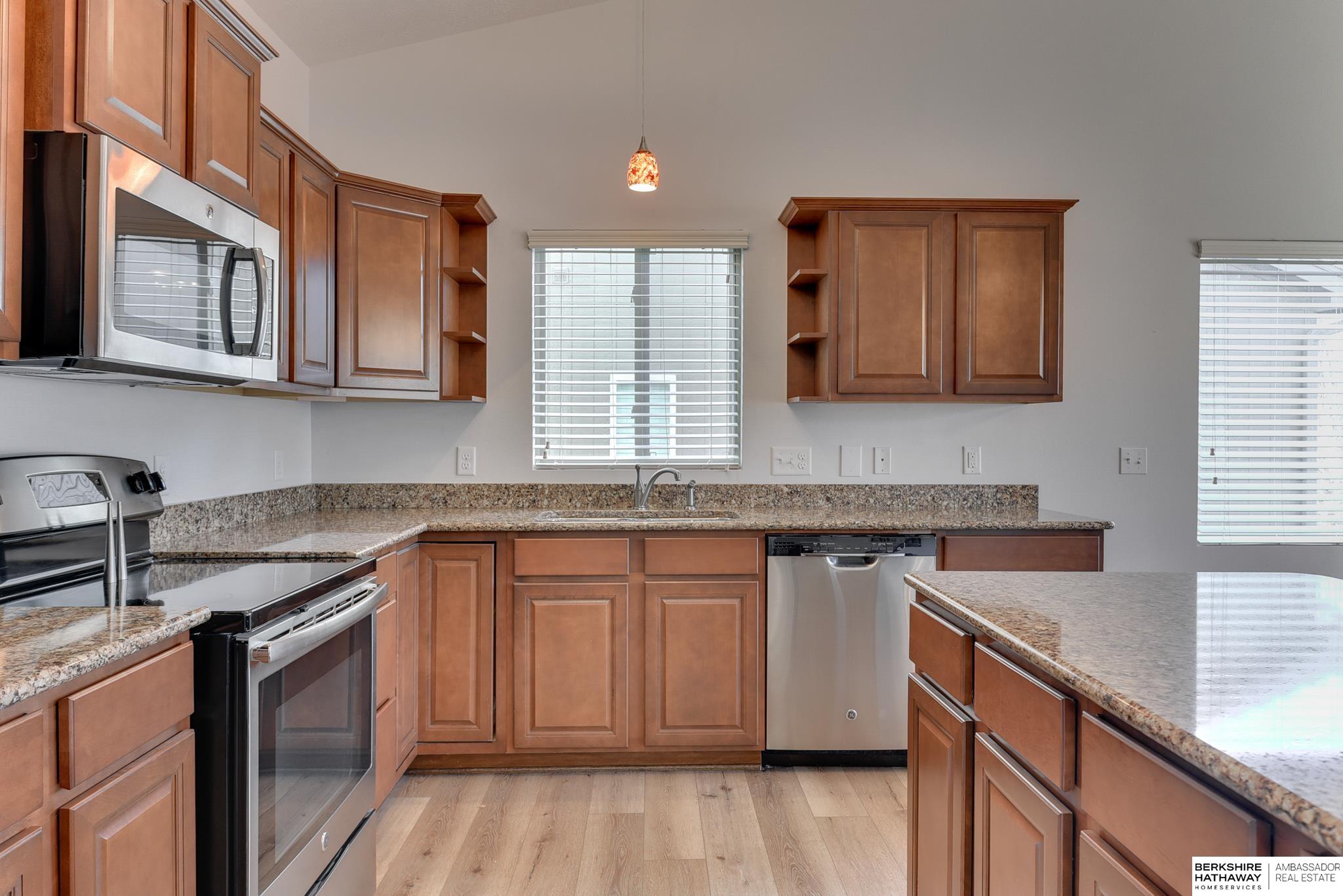 Omaha, Nebraska 68135, United States, 3 Bedrooms Bedrooms, ,3 BathroomsBathrooms,Residential,Pending,110276