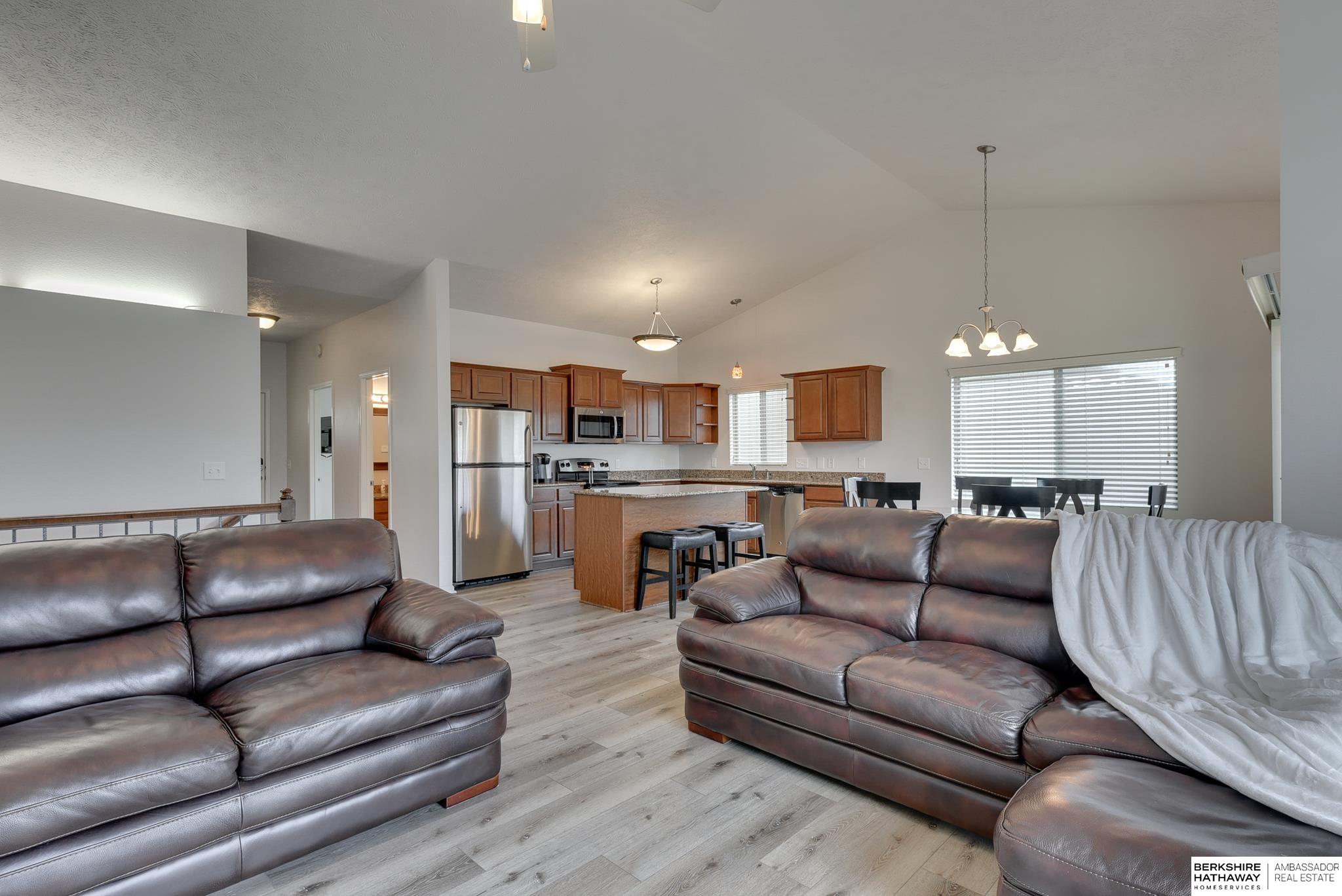 Omaha, Nebraska 68135, United States, 3 Bedrooms Bedrooms, ,3 BathroomsBathrooms,Residential,Pending,110276