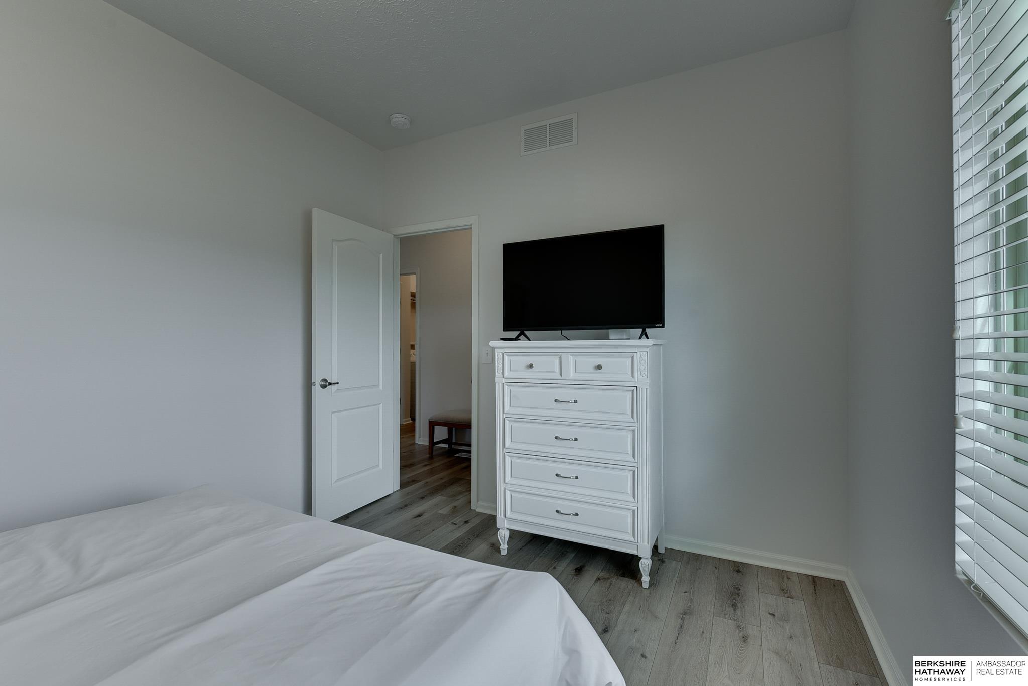 Omaha, Nebraska 68135, United States, 3 Bedrooms Bedrooms, ,3 BathroomsBathrooms,Residential,Pending,110276