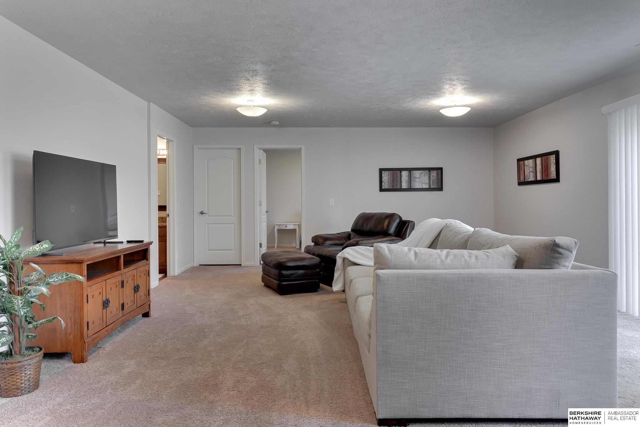 Omaha, Nebraska 68135, United States, 3 Bedrooms Bedrooms, ,3 BathroomsBathrooms,Residential,Pending,110276