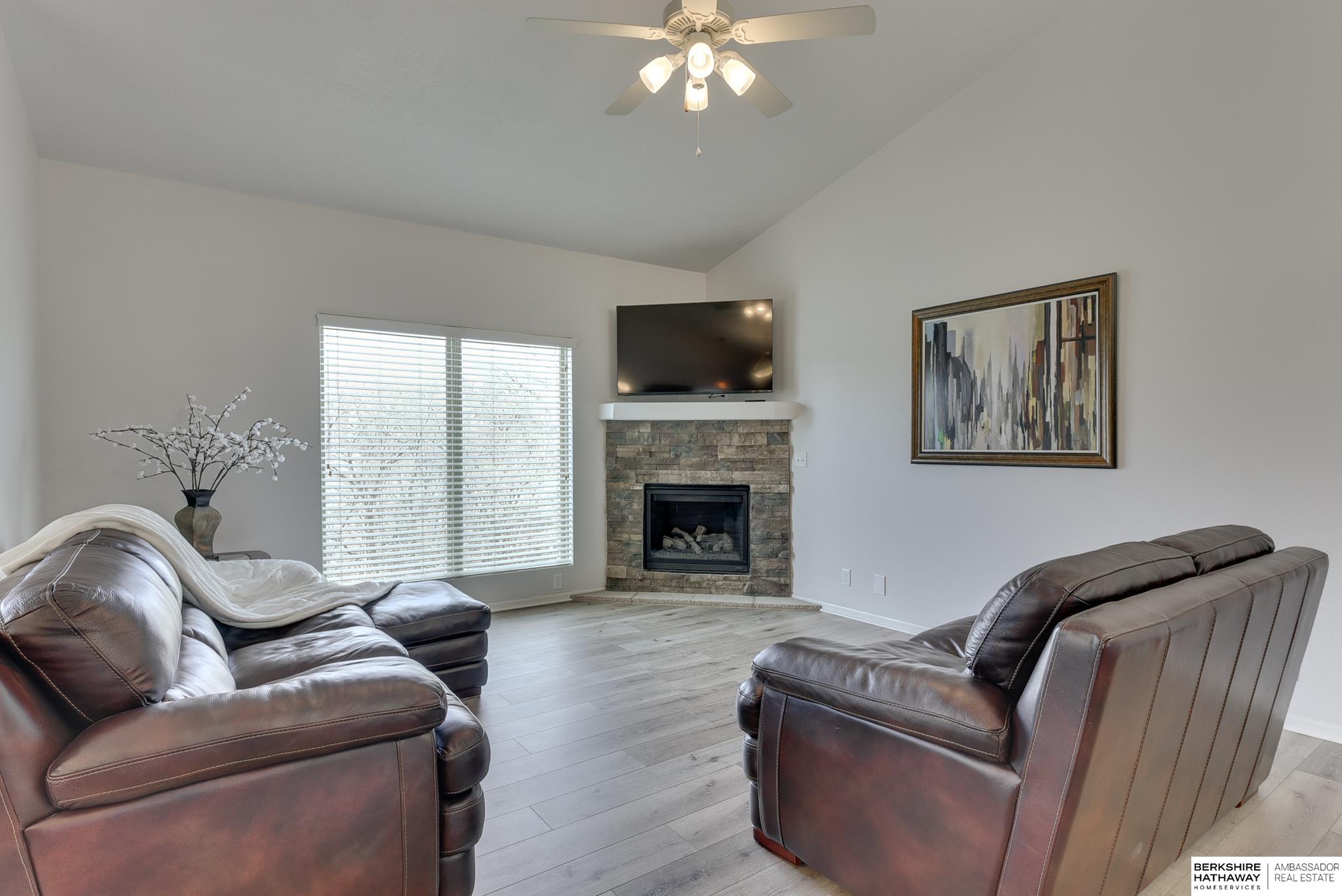 Omaha, Nebraska 68135, United States, 3 Bedrooms Bedrooms, ,3 BathroomsBathrooms,Residential,Pending,110276