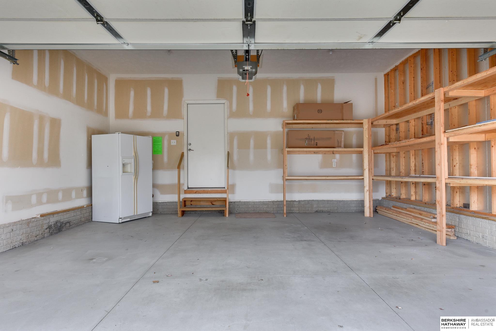 Omaha, Nebraska 68135, United States, 3 Bedrooms Bedrooms, ,3 BathroomsBathrooms,Residential,Pending,110276