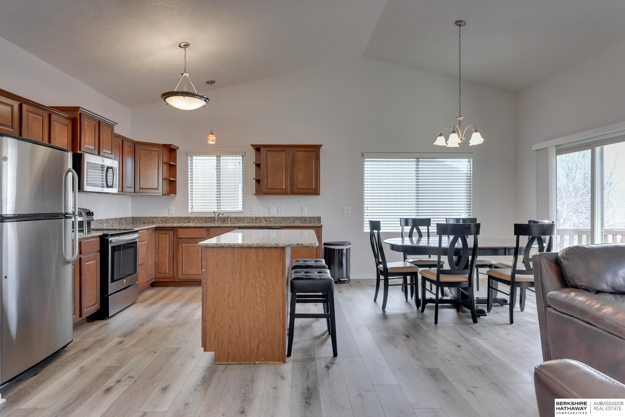 Omaha, Nebraska 68135, United States, 3 Bedrooms Bedrooms, ,3 BathroomsBathrooms,Residential,Pending,110276