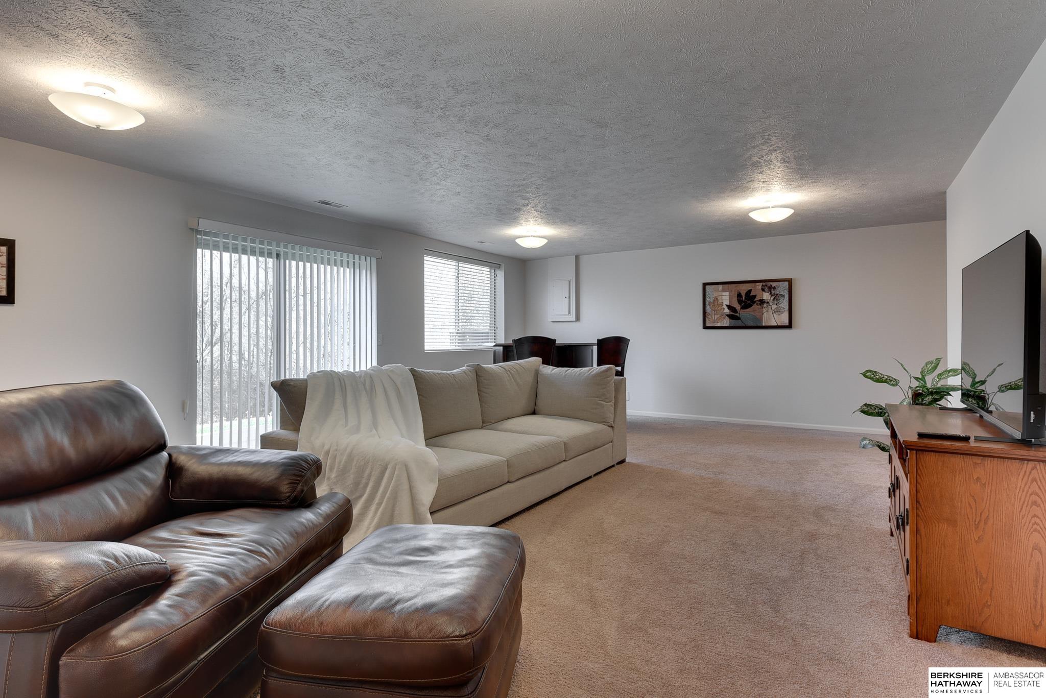 Omaha, Nebraska 68135, United States, 3 Bedrooms Bedrooms, ,3 BathroomsBathrooms,Residential,Pending,110276